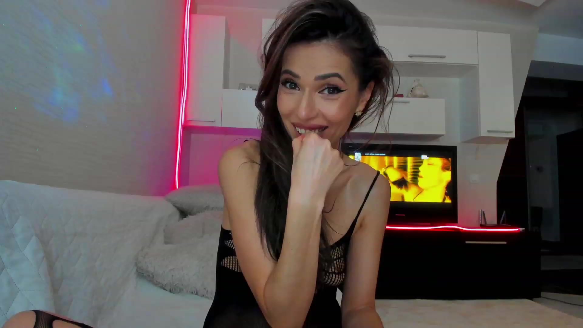 Gallery image thumbnail from SmileyTinaa's myfreecams stream on, 03/08/2023, 24:32 image 6 of 20