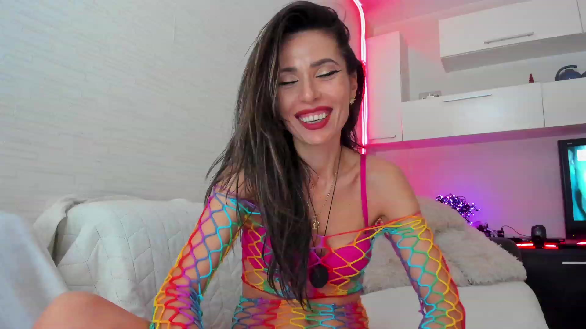 Gallery image thumbnail from SmileyTinaa's myfreecams stream on, 03/10/2023, 06:14 image 17 of 20