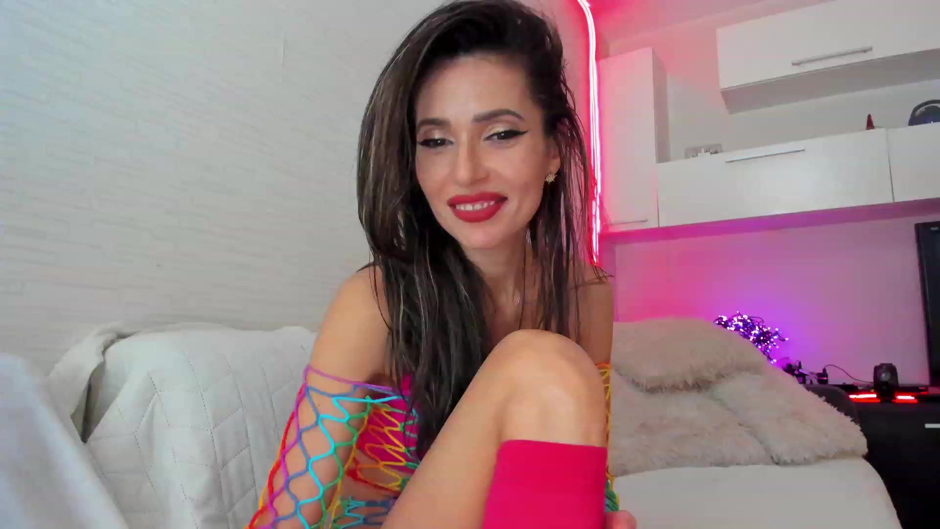Gallery image thumbnail from SmileyTinaa's myfreecams stream on, 03/10/2023, 06:14 image 13 of 20