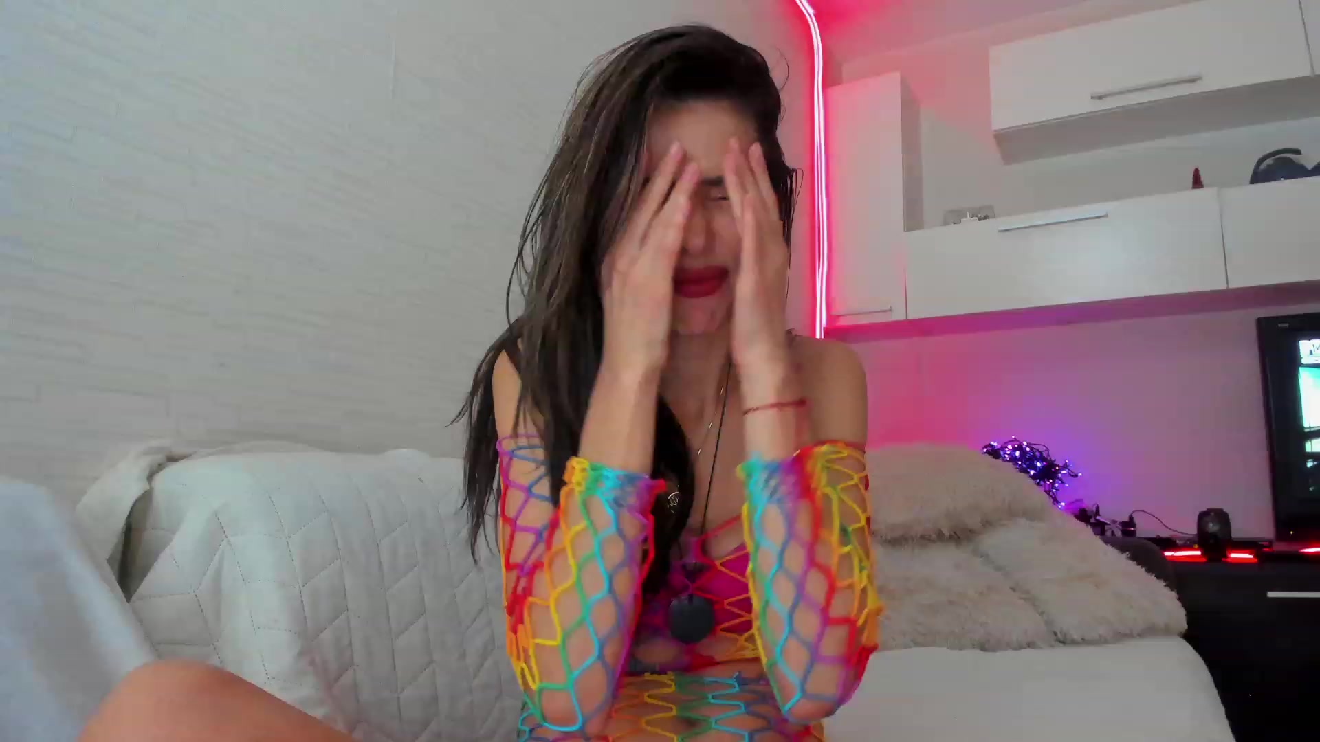 Gallery image thumbnail from SmileyTinaa's myfreecams stream on, 03/10/2023, 06:14 image 18 of 20