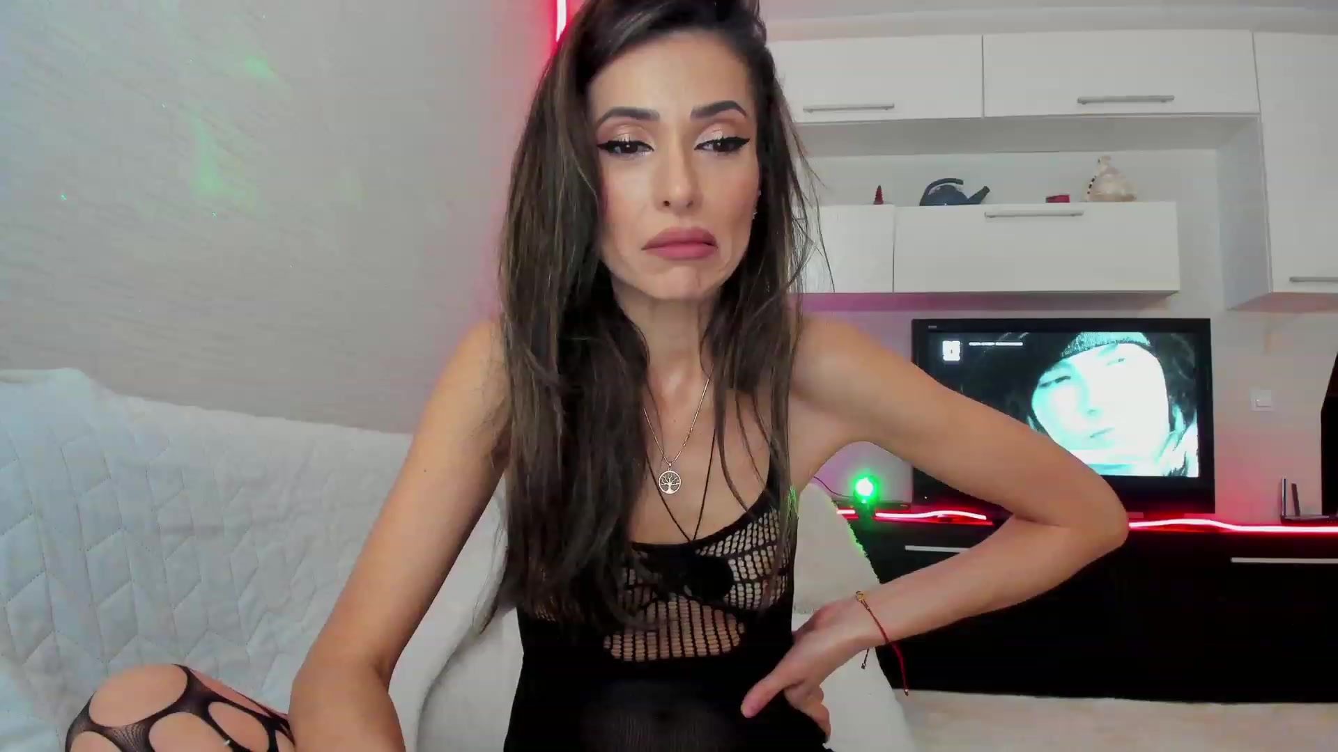 Gallery image thumbnail from SmileyTinaa's myfreecams stream on, 03/11/2023, 24:22 image 13 of 20