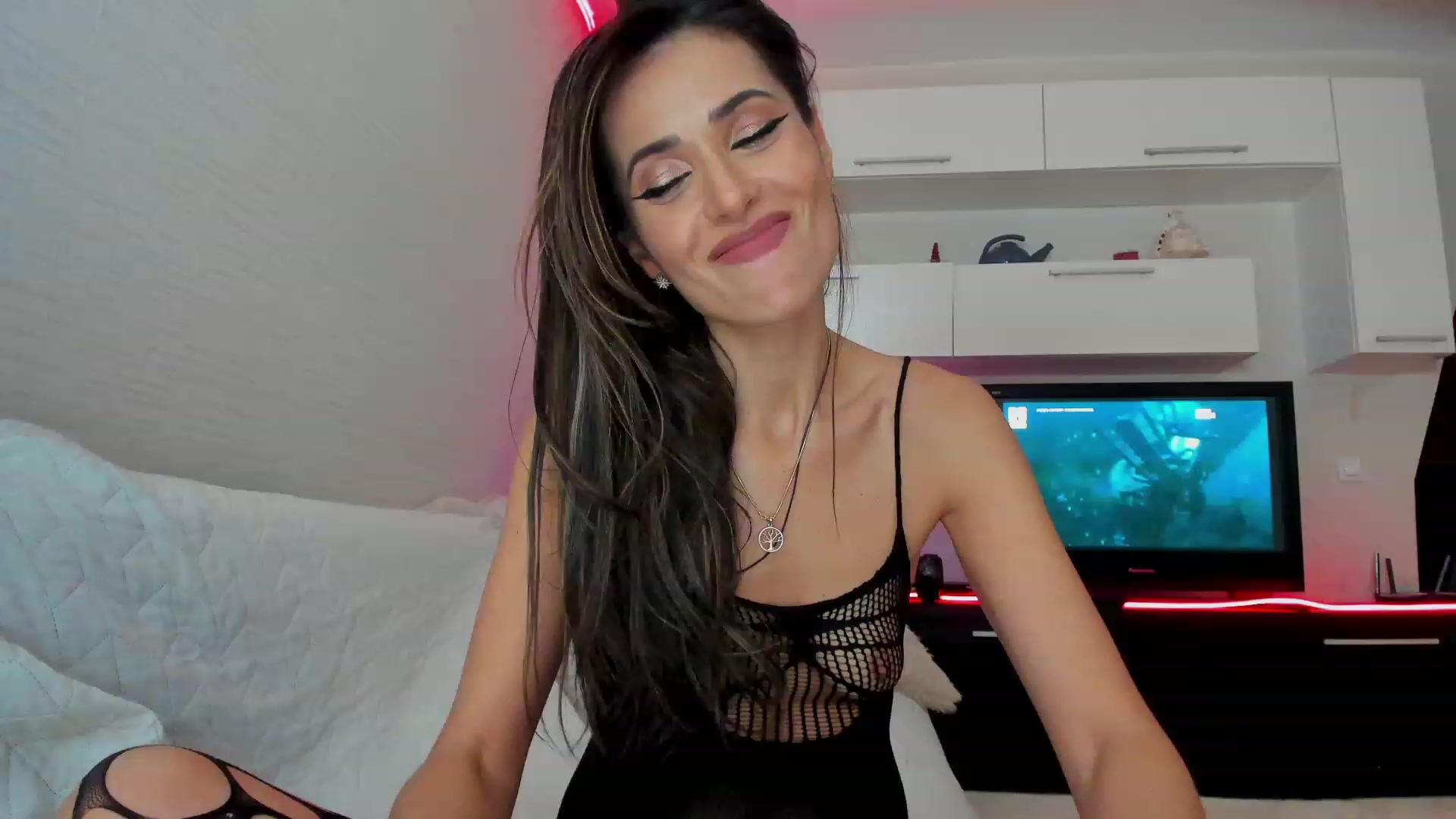 Gallery image thumbnail from SmileyTinaa's myfreecams stream on, 03/11/2023, 06:11 image 2 of 20