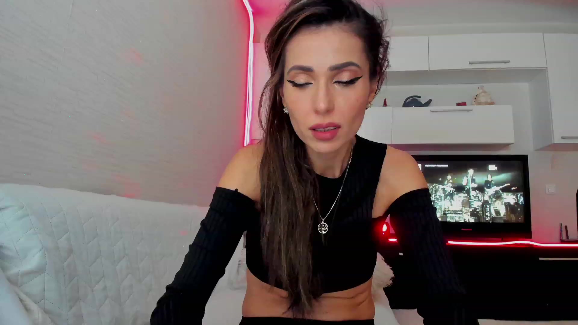 Gallery image thumbnail from SmileyTinaa's myfreecams stream on, 03/15/2023, 21:54 image 19 of 20