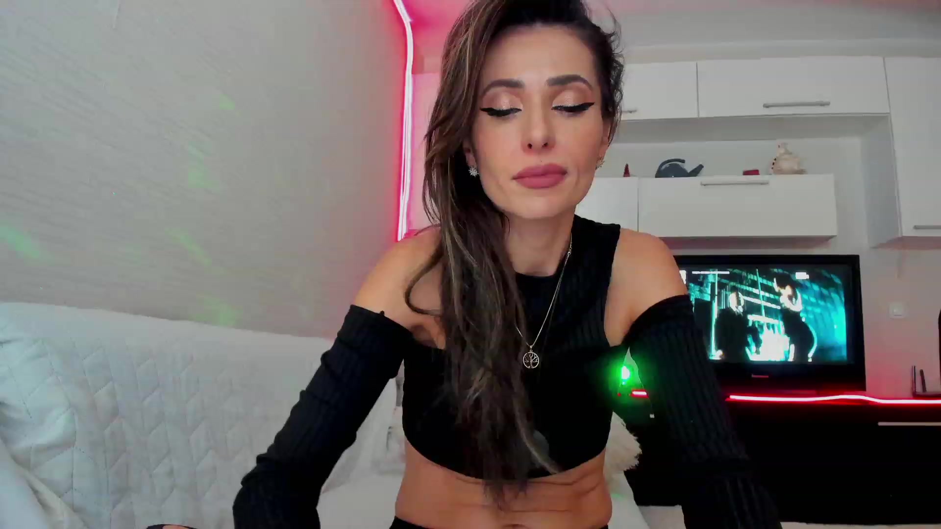 Gallery image thumbnail from SmileyTinaa's myfreecams stream on, 03/15/2023, 21:54 image 12 of 20