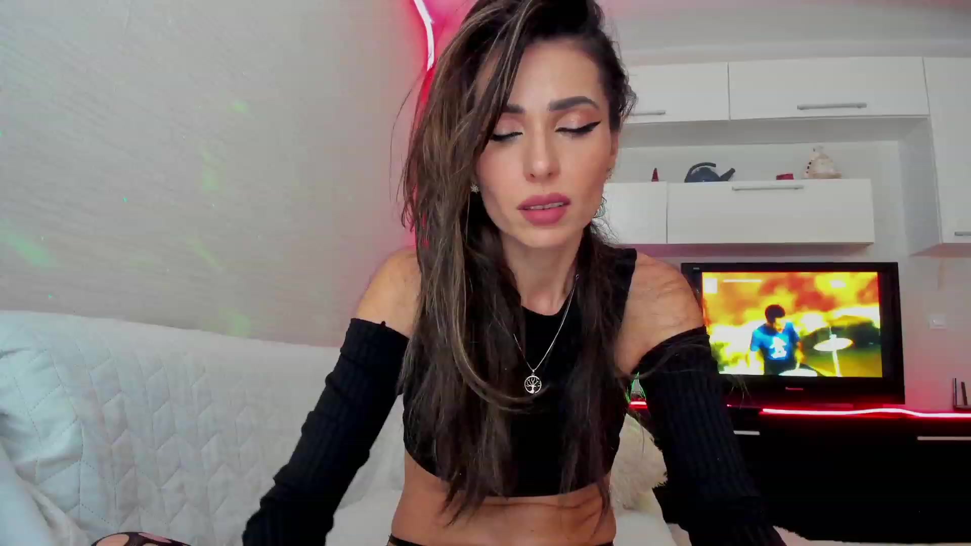 Gallery image thumbnail from SmileyTinaa's myfreecams stream on, 03/15/2023, 21:54 image 4 of 20