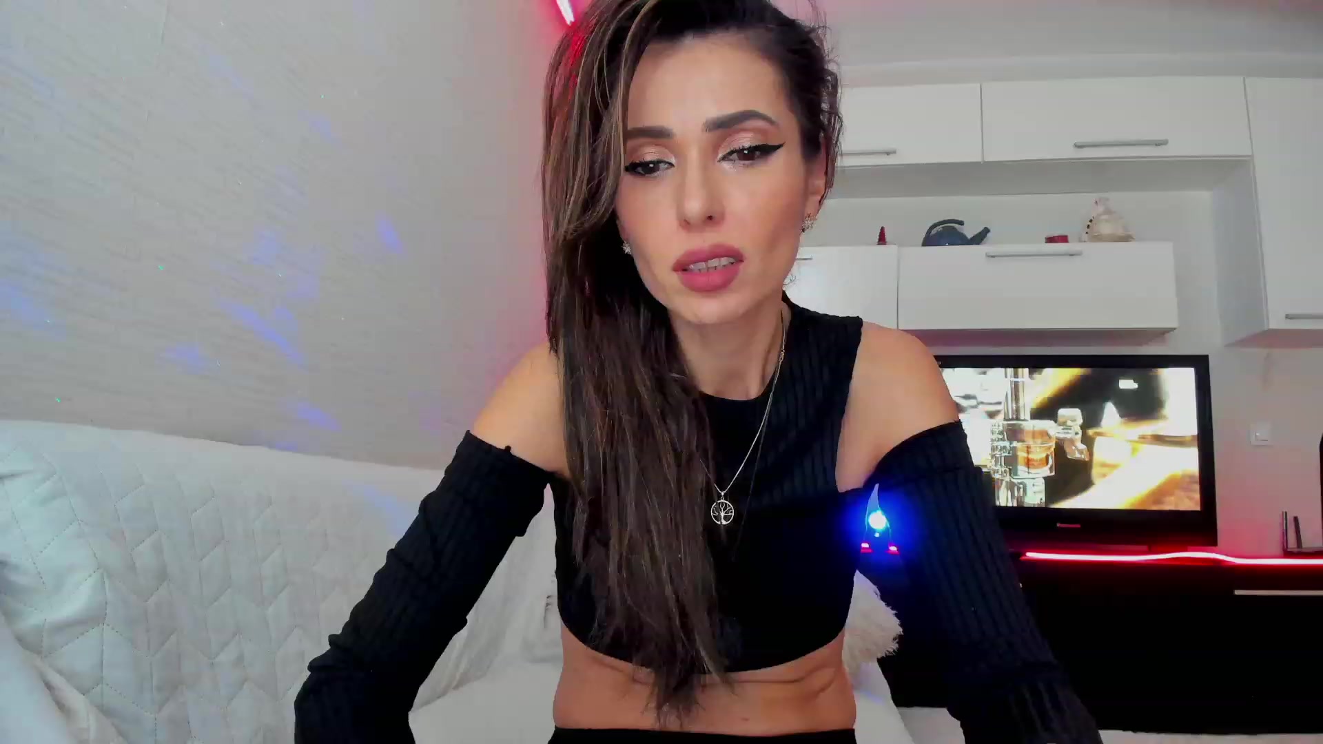Gallery image thumbnail from SmileyTinaa's myfreecams stream on, 03/15/2023, 21:54 image 17 of 20