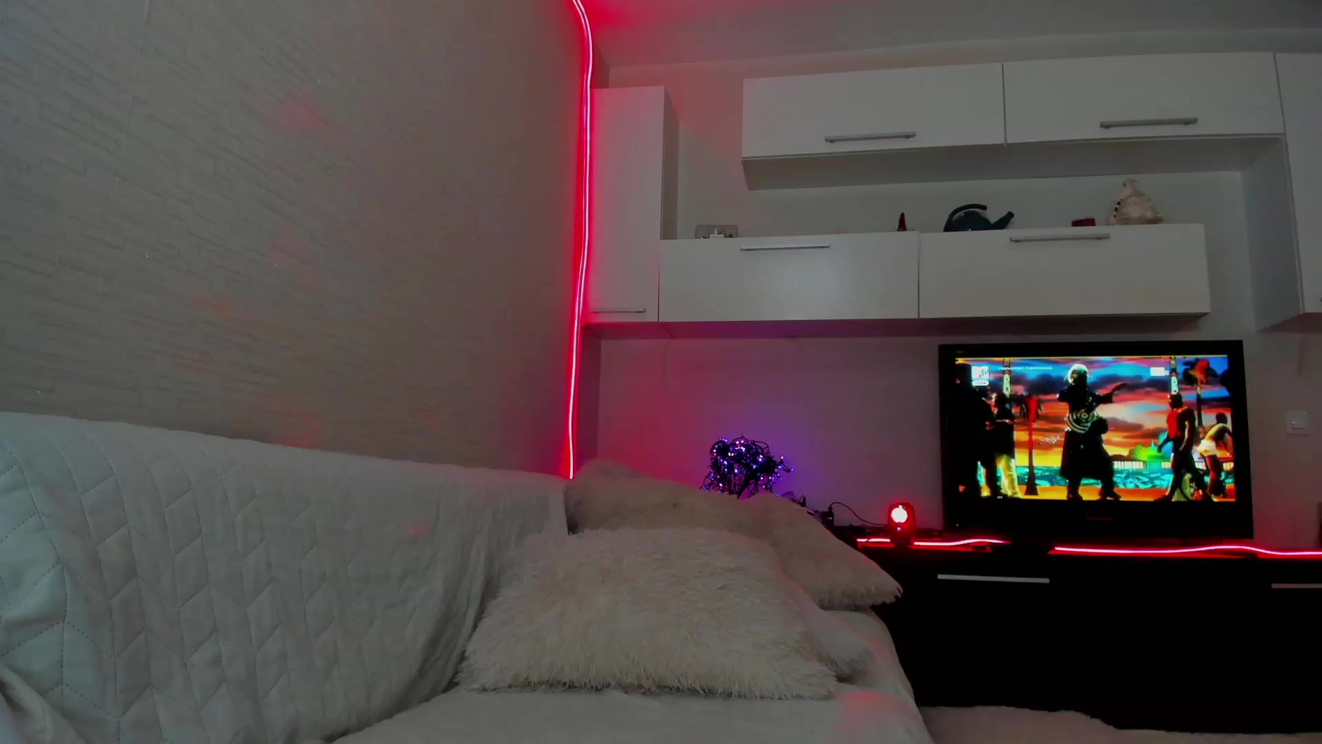 Gallery image thumbnail from SmileyTinaa's myfreecams stream on, 03/15/2023, 23:25 image 14 of 20