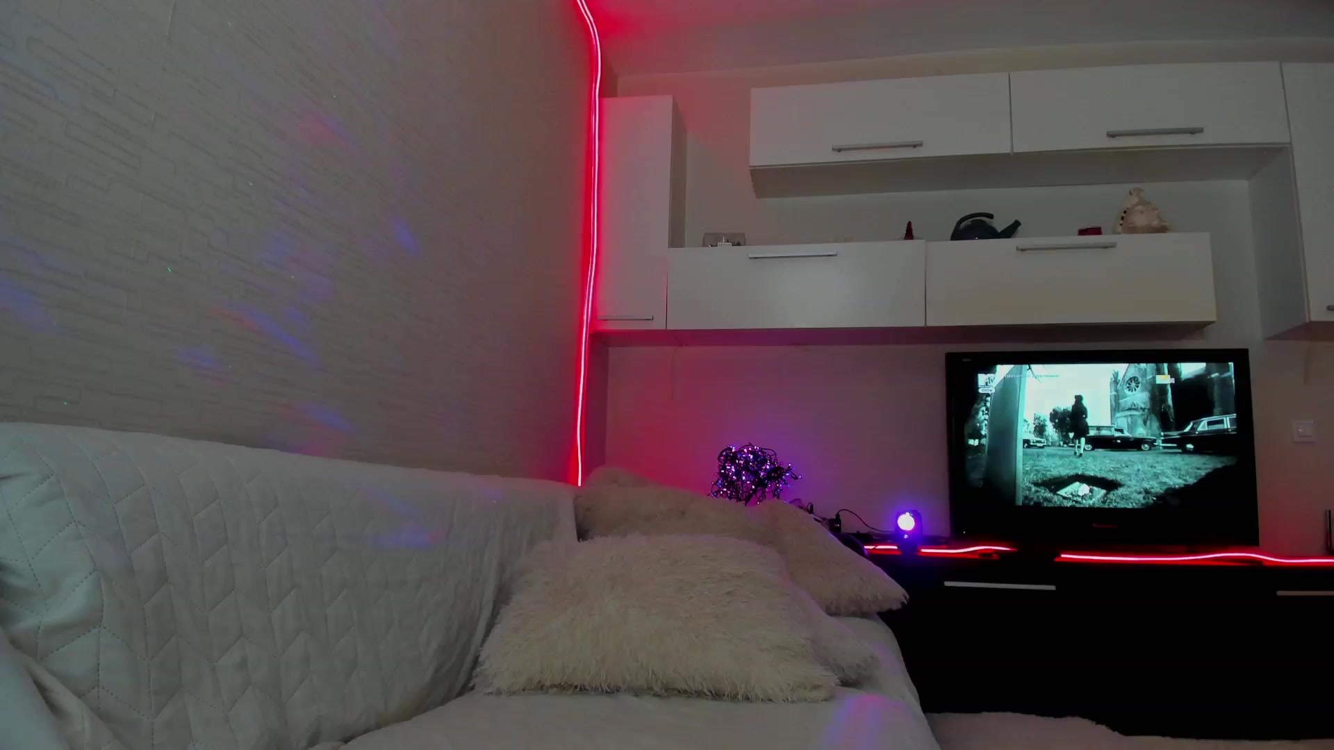 Gallery image thumbnail from SmileyTinaa's myfreecams stream on, 03/15/2023, 23:25 image 9 of 20