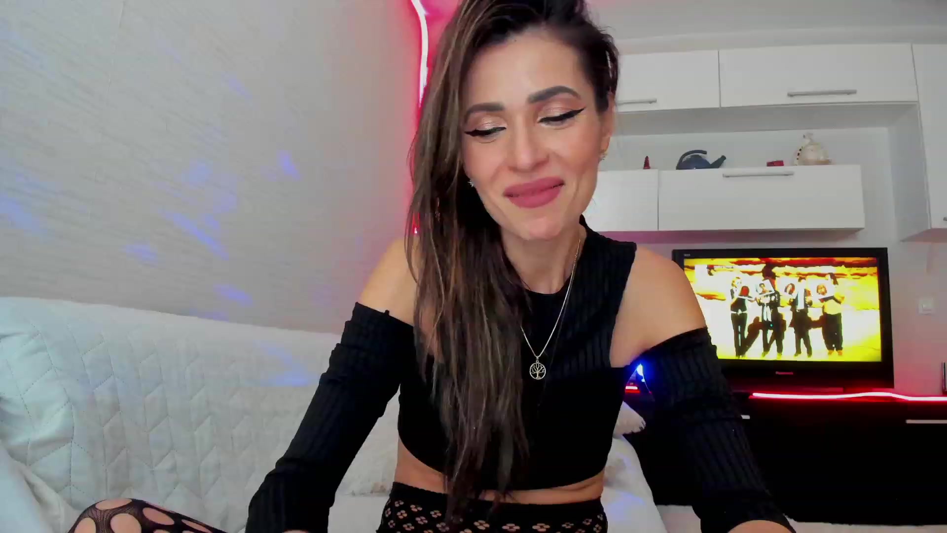 Gallery image thumbnail from SmileyTinaa's myfreecams stream on, 03/15/2023, 23:25 image 11 of 20