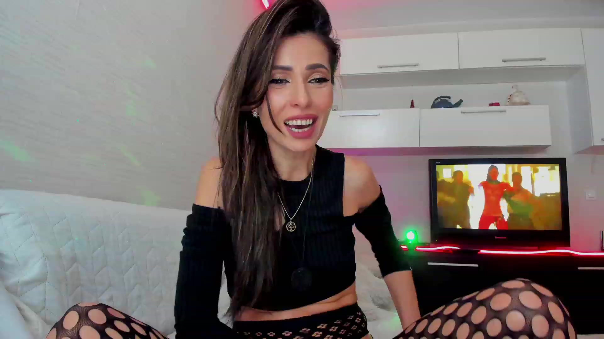 Gallery image thumbnail from SmileyTinaa's myfreecams stream on, 03/15/2023, 23:25 image 10 of 20