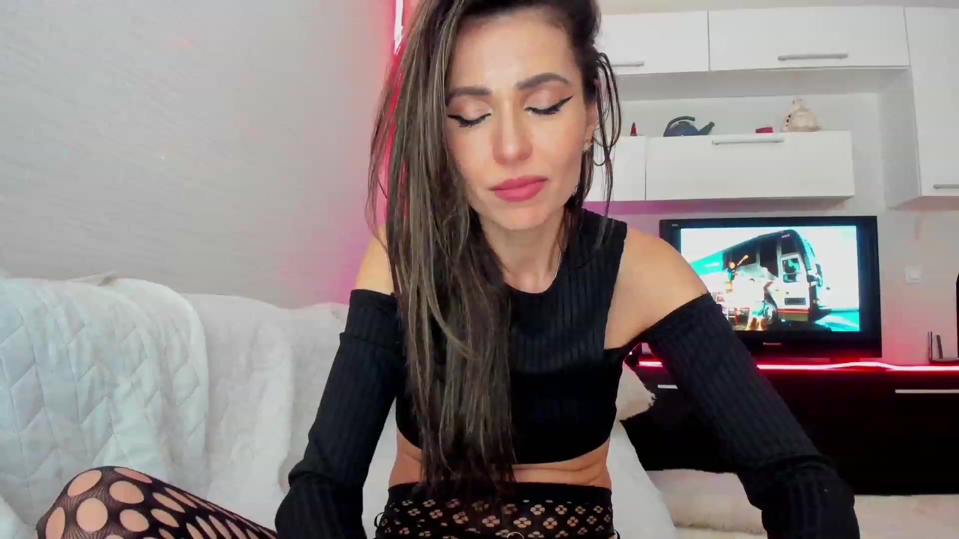 Gallery image thumbnail from SmileyTinaa's myfreecams stream on, 03/16/2023, 04:45 image 7 of 20