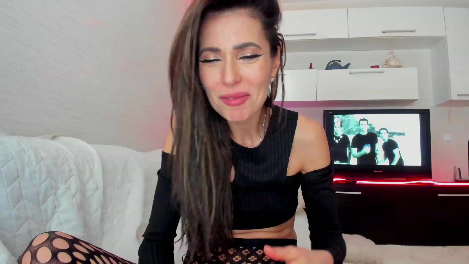 Gallery image thumbnail from SmileyTinaa's myfreecams stream on, 03/16/2023, 04:45 image 6 of 20