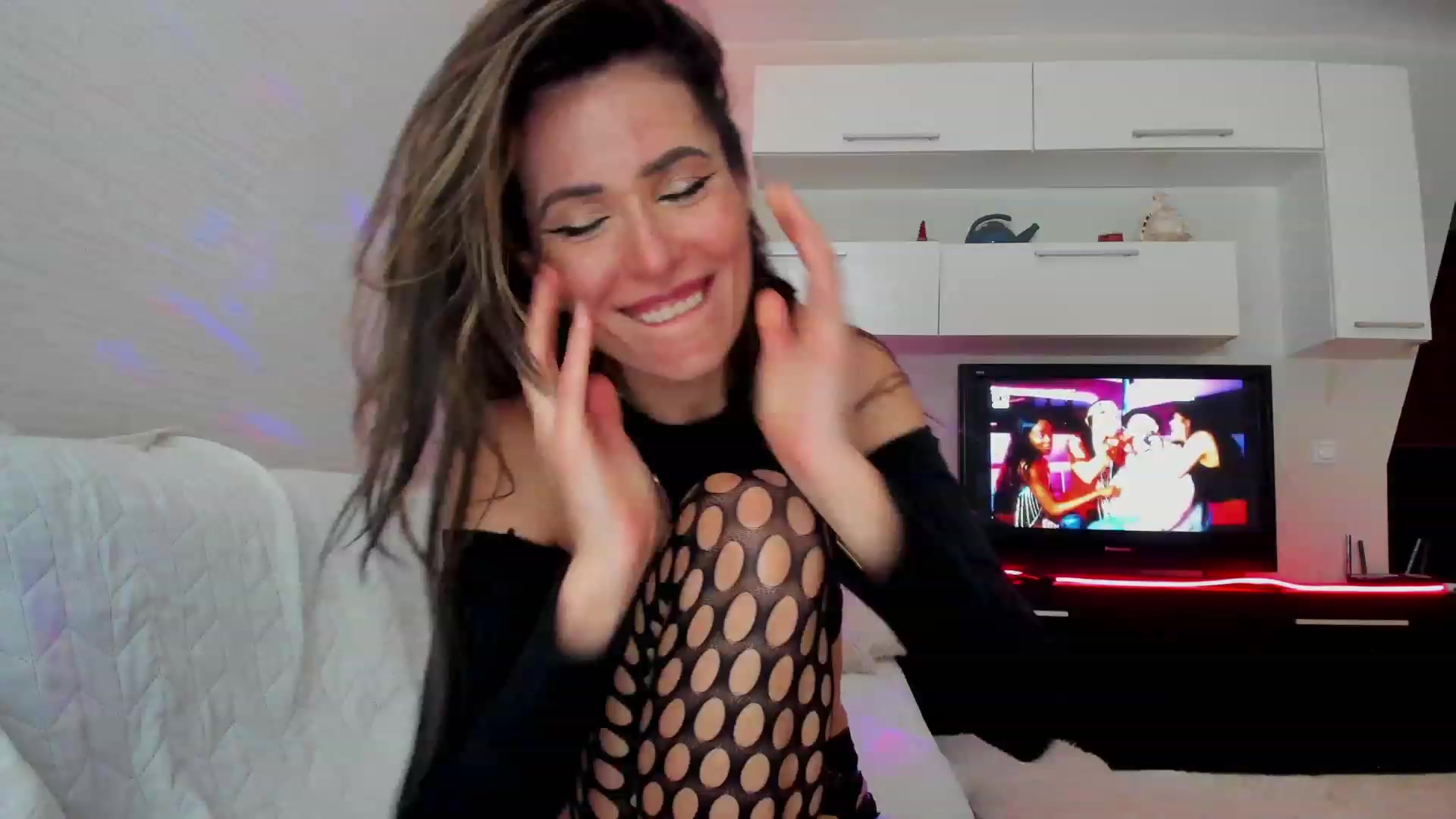 Gallery image thumbnail from SmileyTinaa's myfreecams stream on, 03/16/2023, 04:45 image 18 of 20