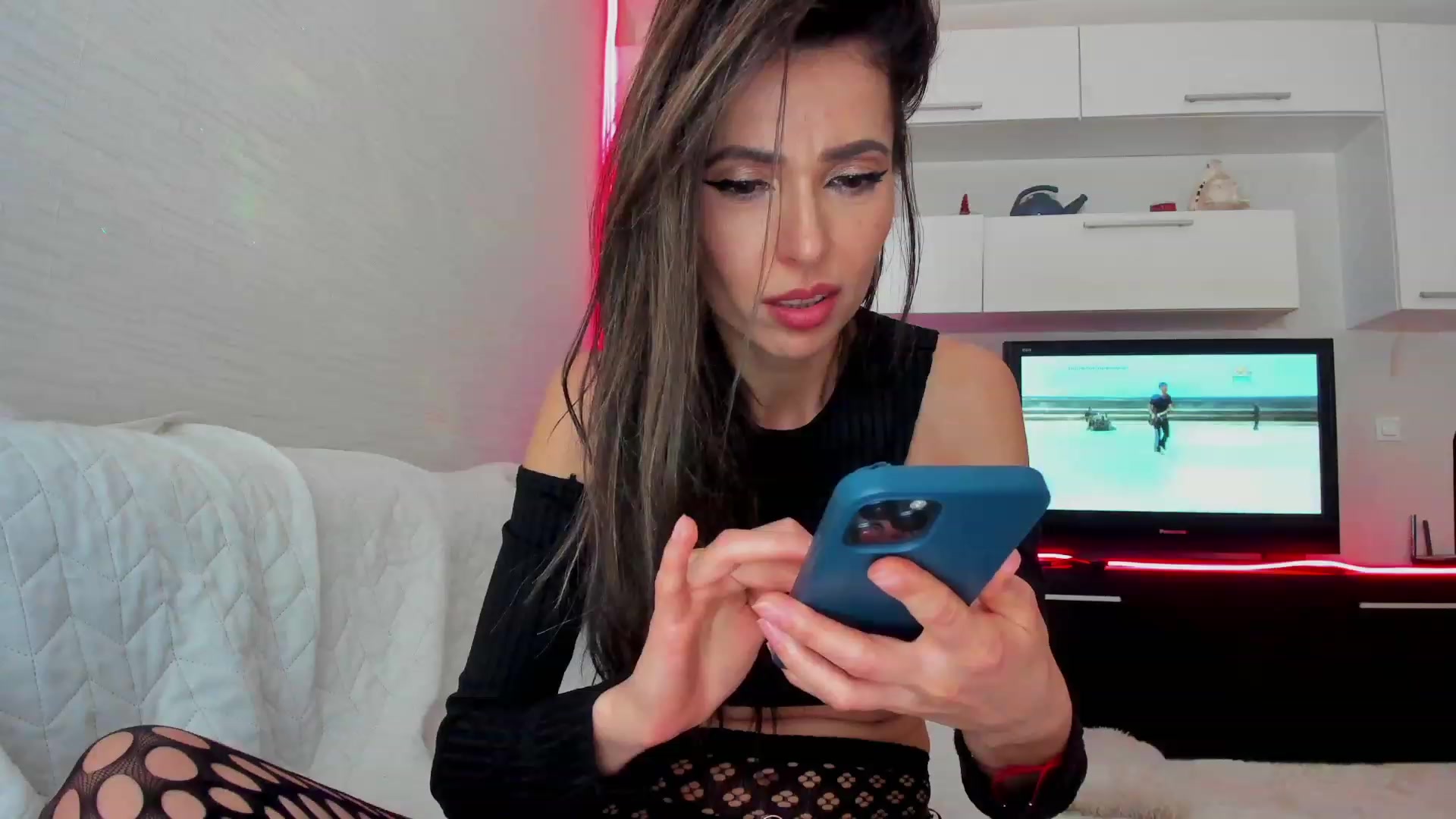 Gallery image thumbnail from SmileyTinaa's myfreecams stream on, 03/16/2023, 04:45 image 4 of 20