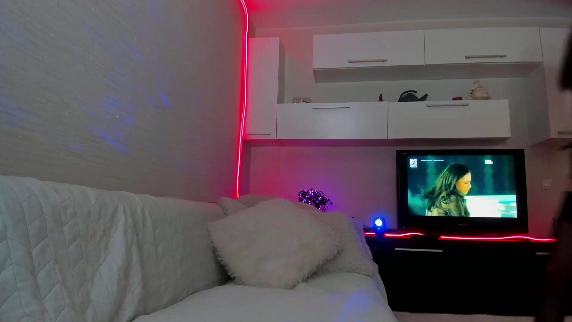 Gallery image thumbnail from SmileyTinaa's myfreecams stream on, 03/16/2023, 23:25 image 9 of 20