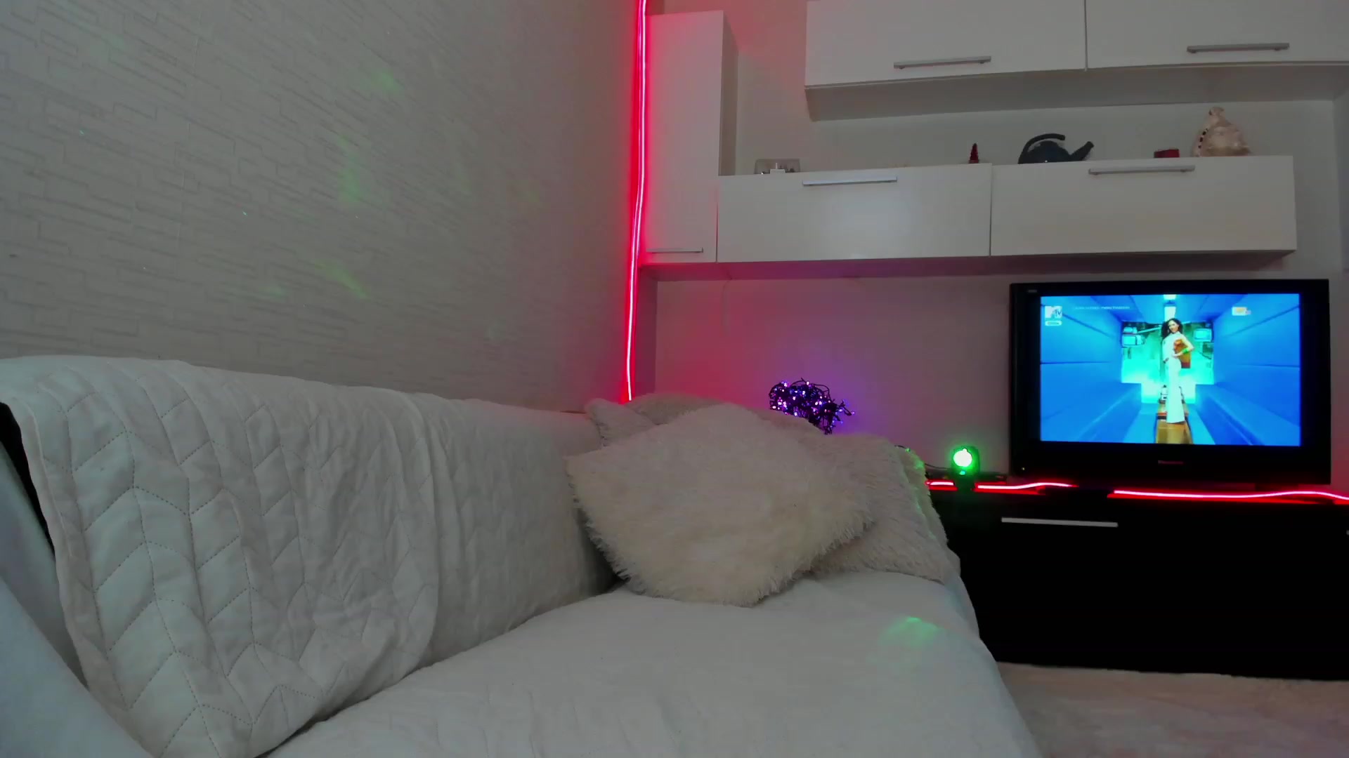Gallery image thumbnail from SmileyTinaa's myfreecams stream on, 03/17/2023, 24:00 image 4 of 20