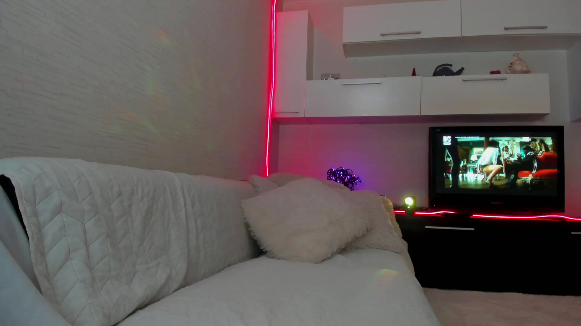 Gallery image thumbnail from SmileyTinaa's myfreecams stream on, 03/17/2023, 24:00 image 14 of 20