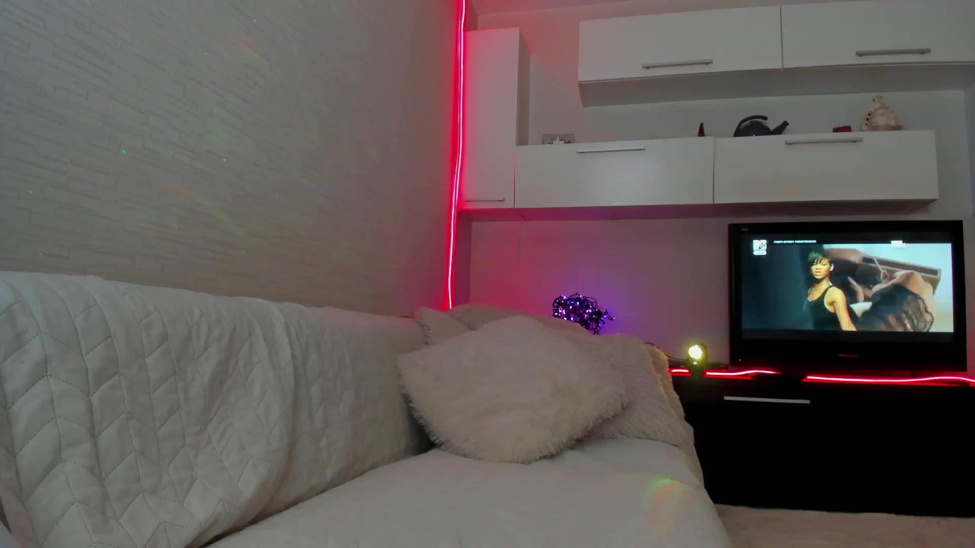 Gallery image thumbnail from SmileyTinaa's myfreecams stream on, 03/17/2023, 02:25 image 19 of 20