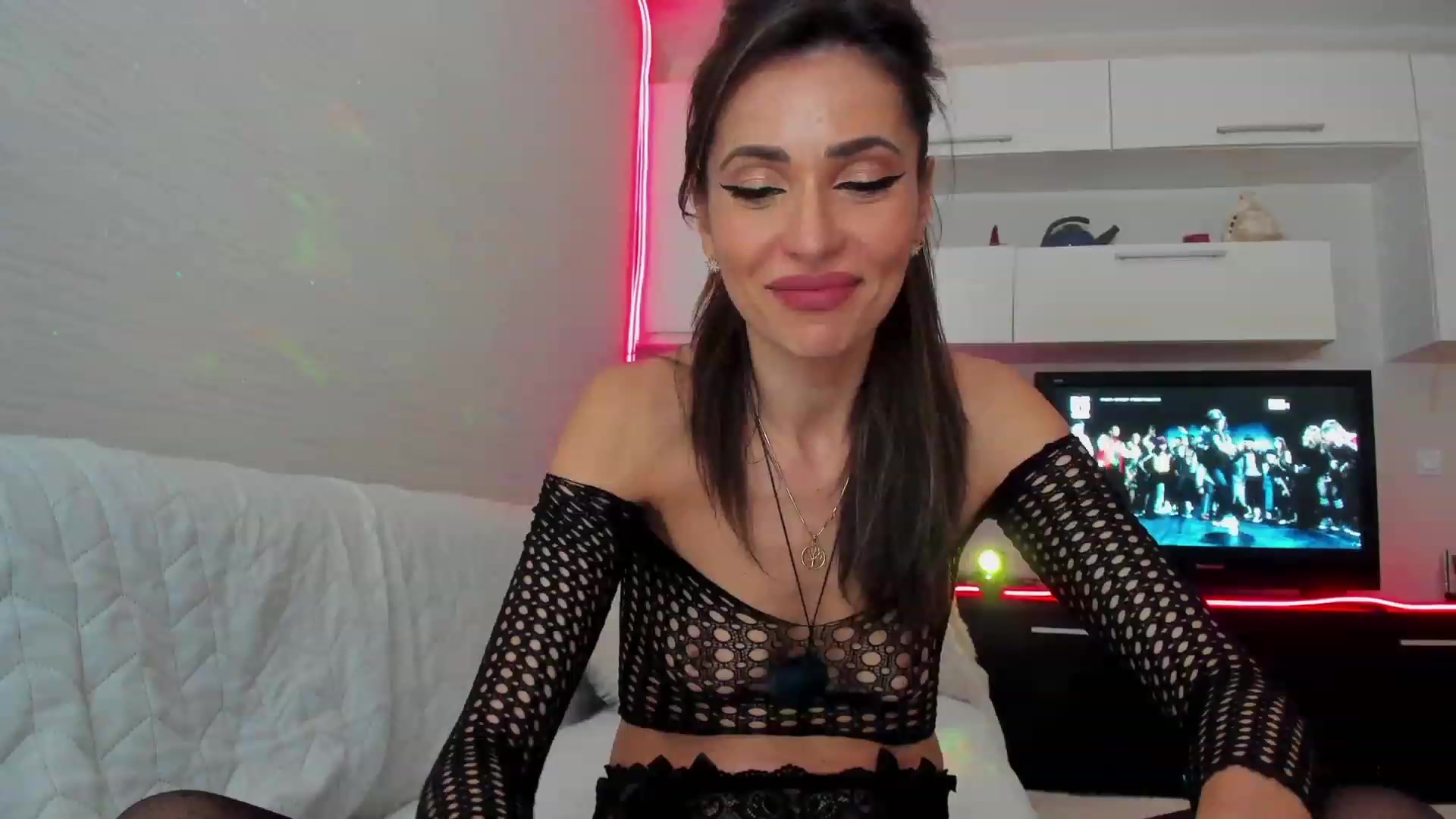 Gallery image thumbnail from SmileyTinaa's myfreecams stream on, 03/17/2023, 02:25 image 5 of 20