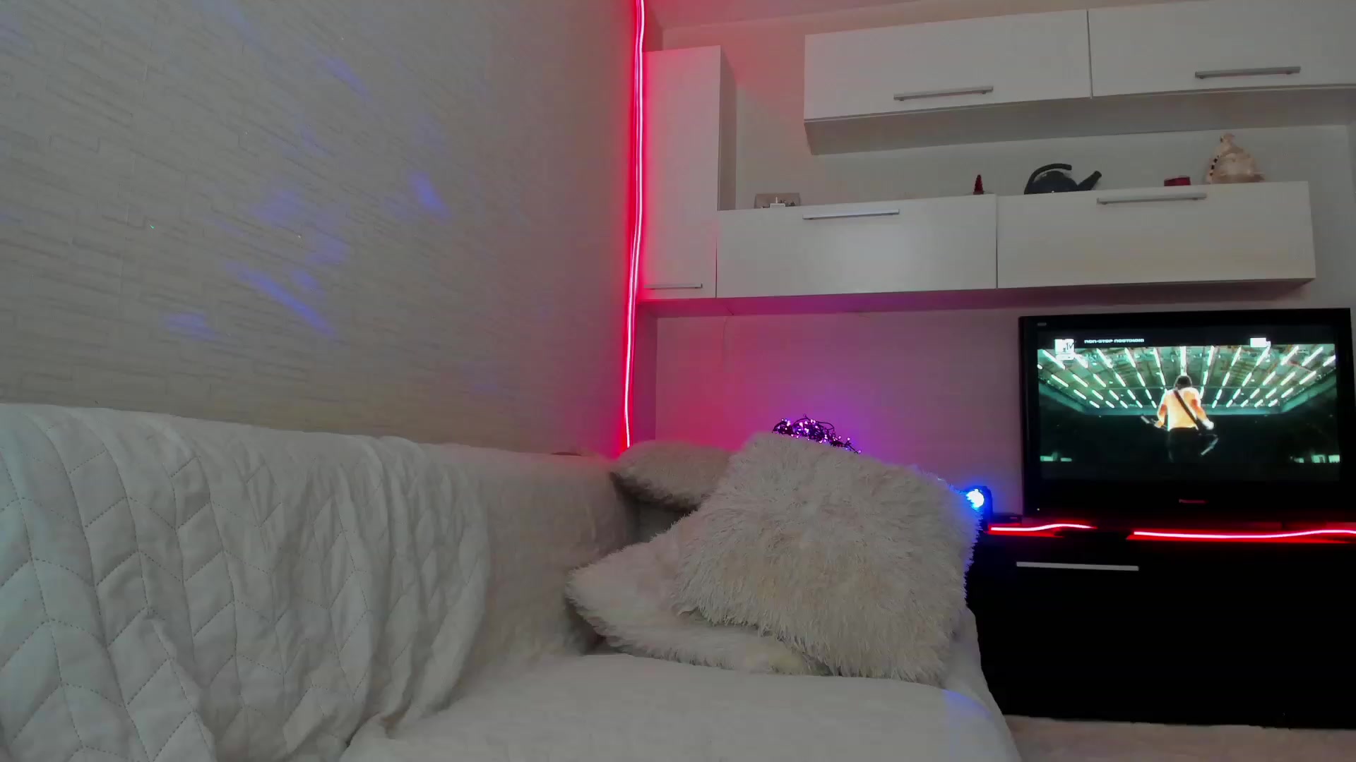 Gallery image thumbnail from SmileyTinaa's myfreecams stream on, 03/17/2023, 05:10 image 18 of 20