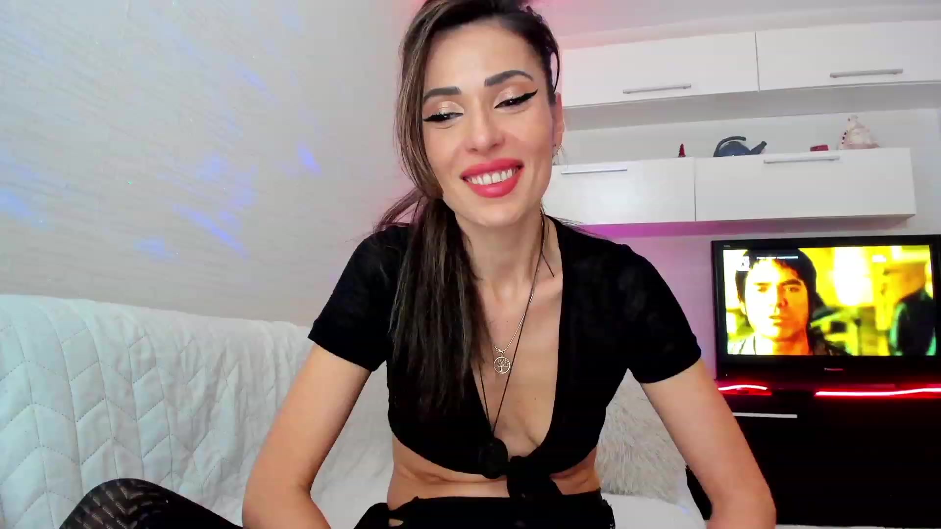 Gallery image thumbnail from SmileyTinaa's myfreecams stream on, 03/17/2023, 23:41 image 16 of 20