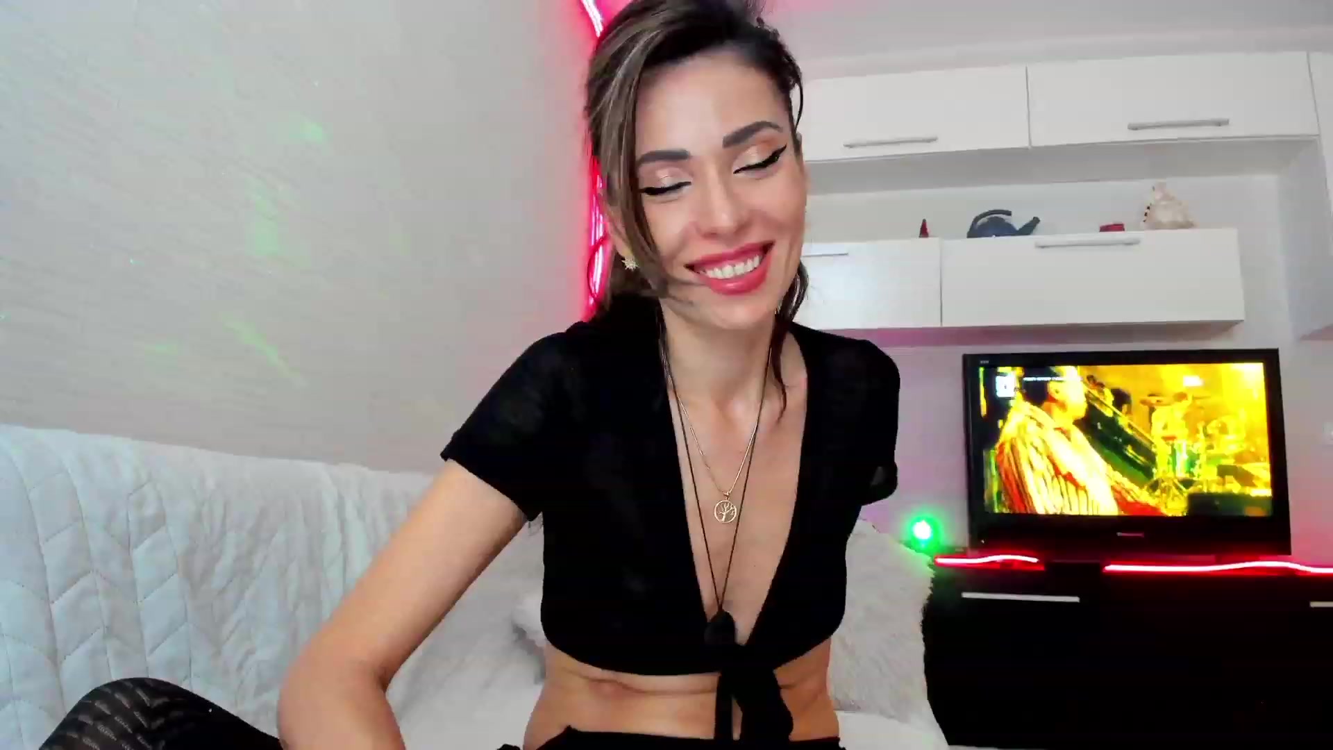 Gallery image thumbnail from SmileyTinaa's myfreecams stream on, 03/17/2023, 23:41 image 1 of 20