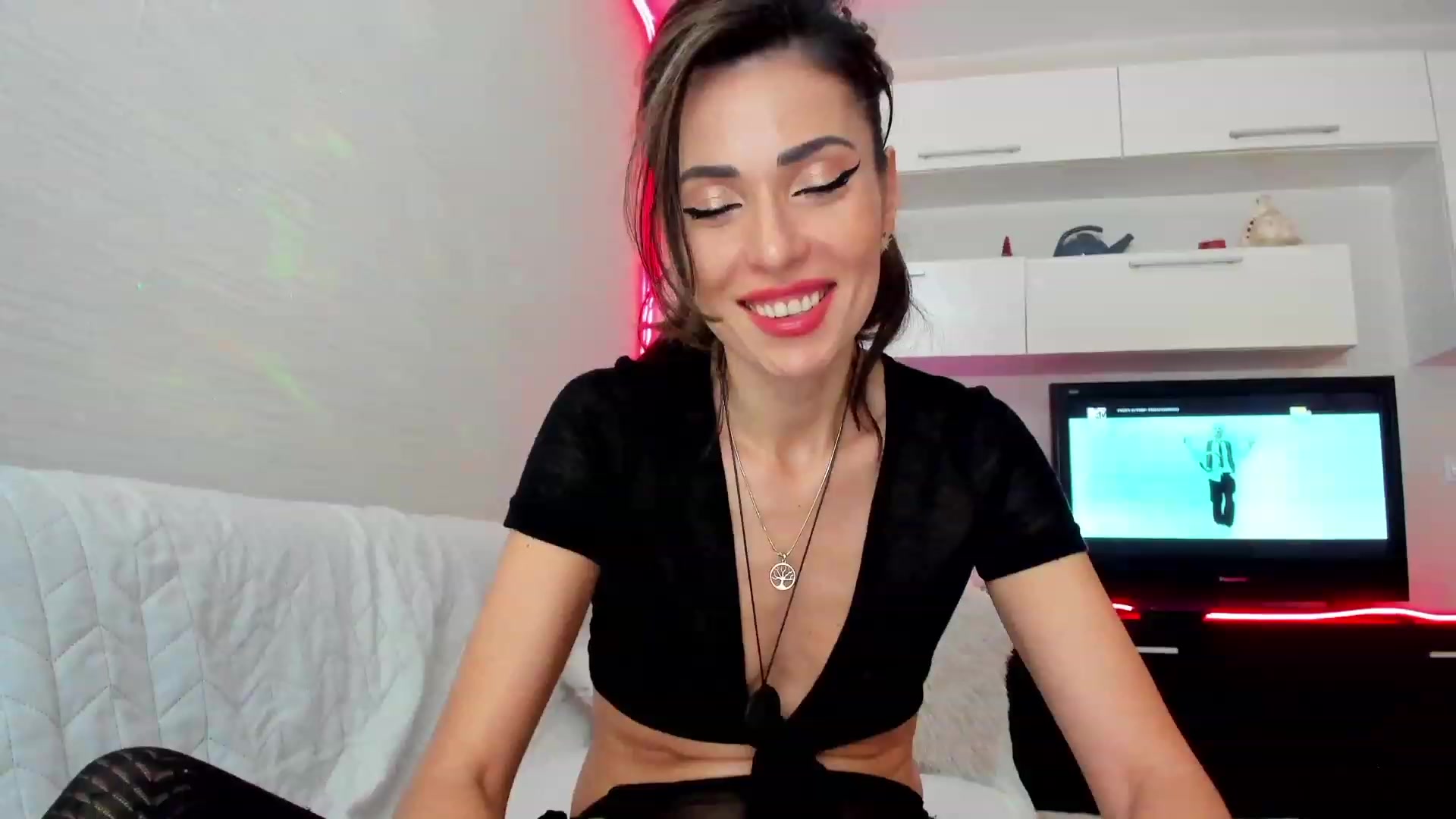 Gallery image thumbnail from SmileyTinaa's myfreecams stream on, 03/17/2023, 23:41 image 3 of 20