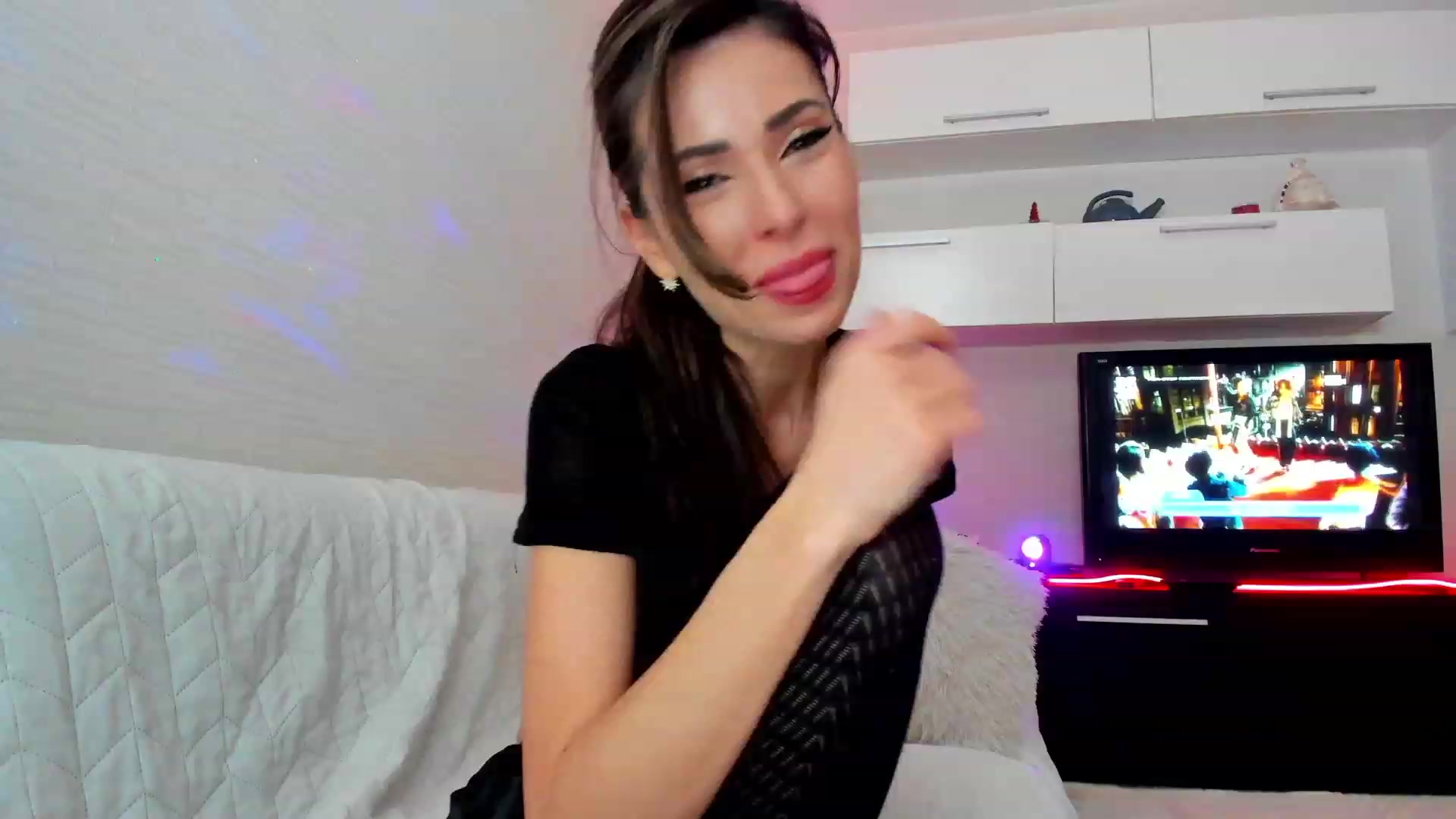 Gallery image thumbnail from SmileyTinaa's myfreecams stream on, 03/17/2023, 23:41 image 14 of 20