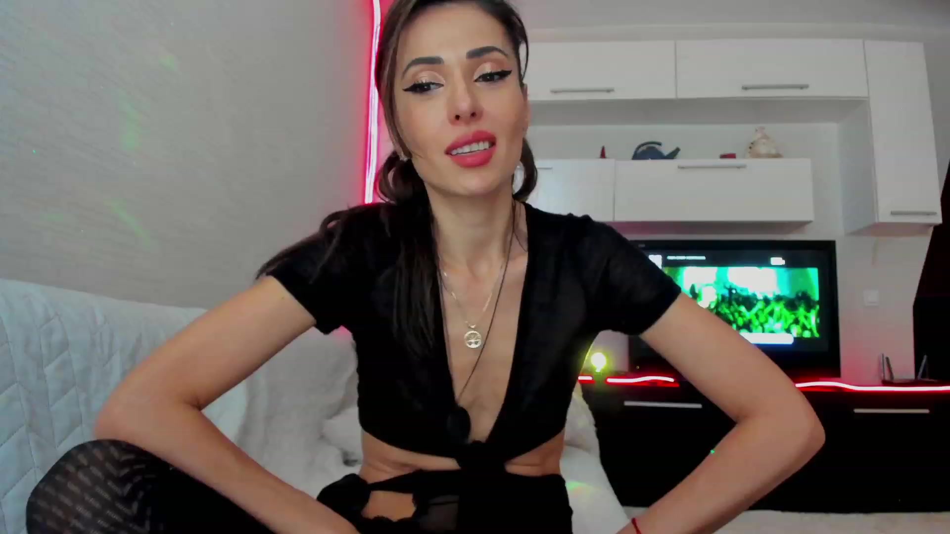 Gallery image thumbnail from SmileyTinaa's myfreecams stream on, 03/18/2023, 24:05 image 16 of 20