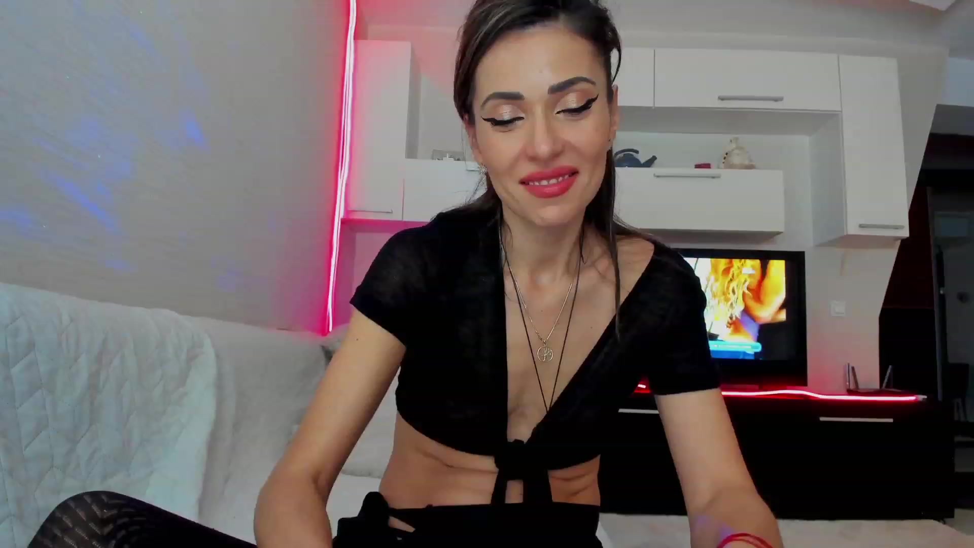 Gallery image thumbnail from SmileyTinaa's myfreecams stream on, 03/18/2023, 24:05 image 5 of 20