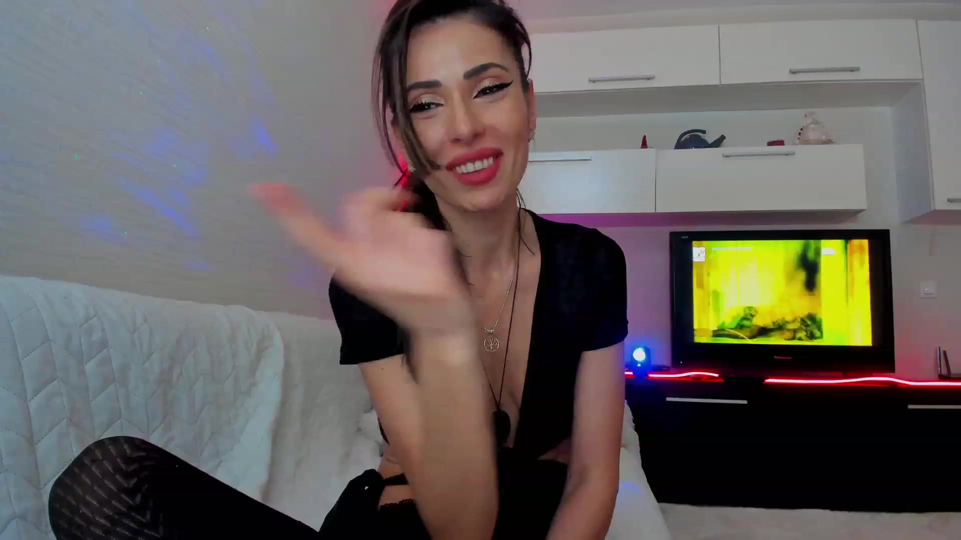 Gallery image thumbnail from SmileyTinaa's myfreecams stream on, 03/18/2023, 24:45 image 3 of 20