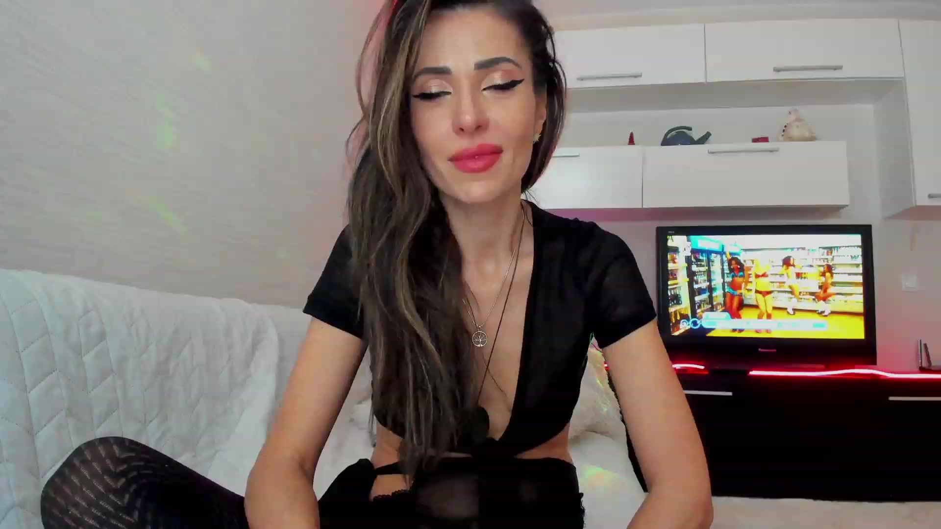 Gallery image thumbnail from SmileyTinaa's myfreecams stream on, 03/18/2023, 24:45 image 6 of 20