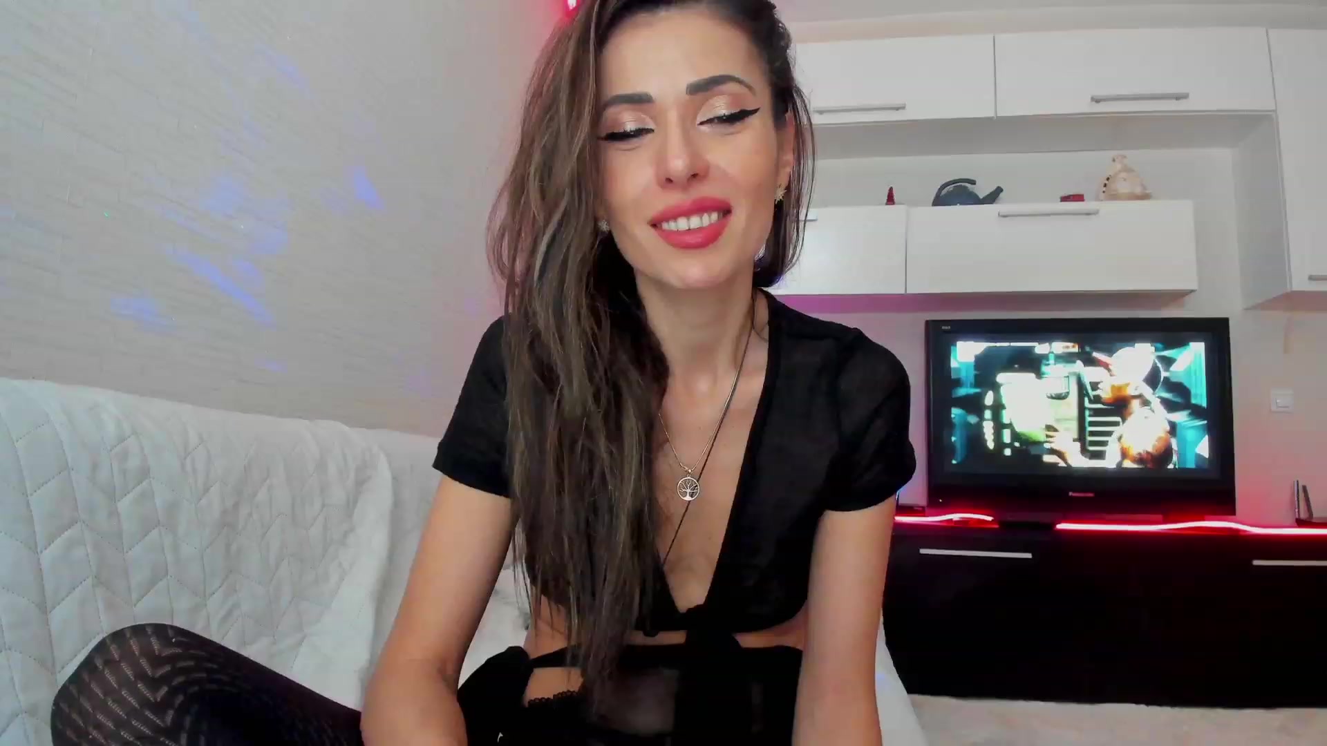 Gallery image thumbnail from SmileyTinaa's myfreecams stream on, 03/18/2023, 24:45 image 8 of 20