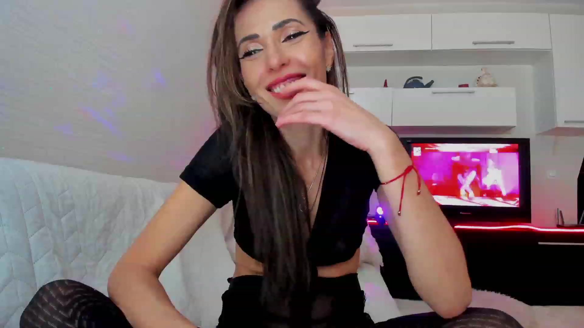 Gallery image thumbnail from SmileyTinaa's myfreecams stream on, 03/18/2023, 02:36 image 14 of 20