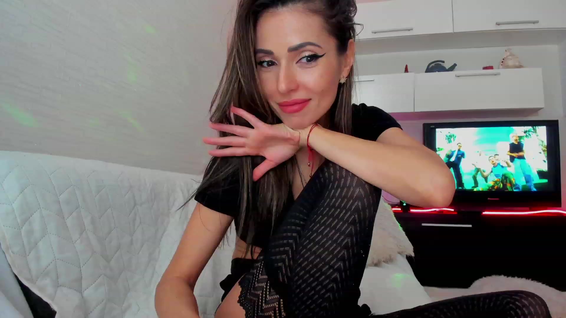 Gallery image thumbnail from SmileyTinaa's myfreecams stream on, 03/18/2023, 05:58 image 11 of 20