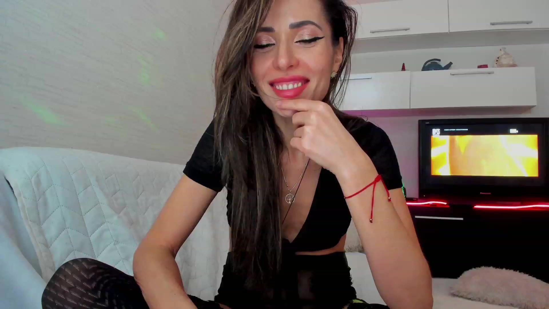 Gallery image thumbnail from SmileyTinaa's myfreecams stream on, 03/18/2023, 05:58 image 4 of 20