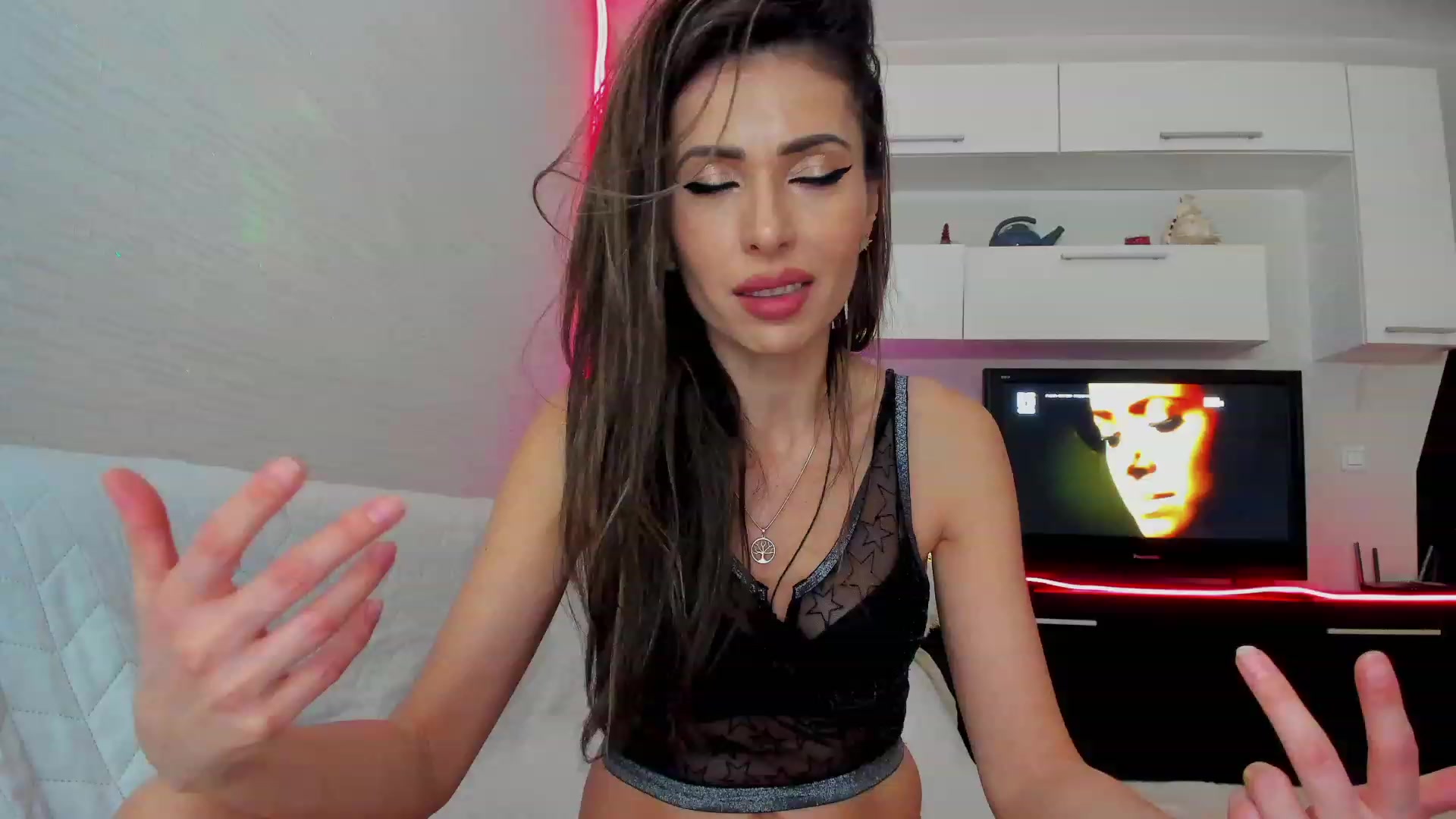 Gallery image thumbnail from SmileyTinaa's myfreecams stream on, 03/21/2023, 23:56 image 3 of 20