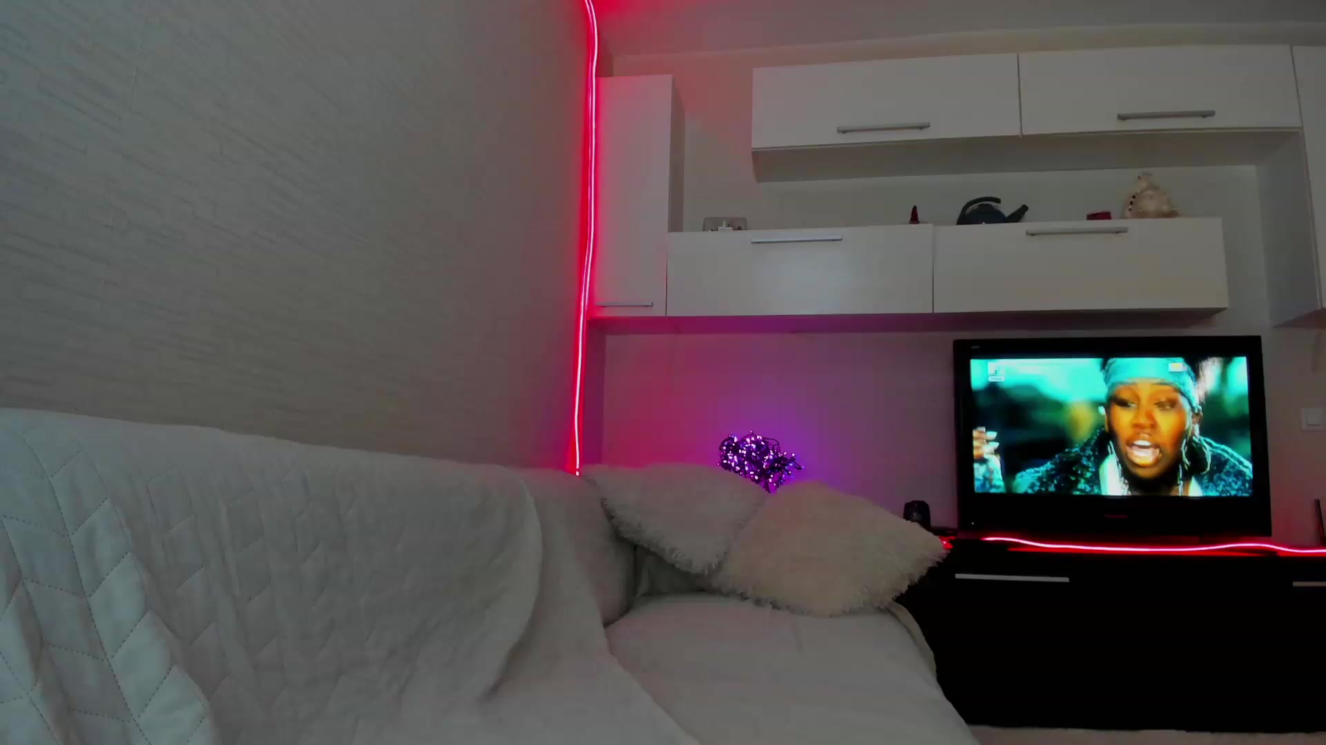 Gallery image thumbnail from SmileyTinaa's myfreecams stream on, 03/22/2023, 01:07 image 8 of 20