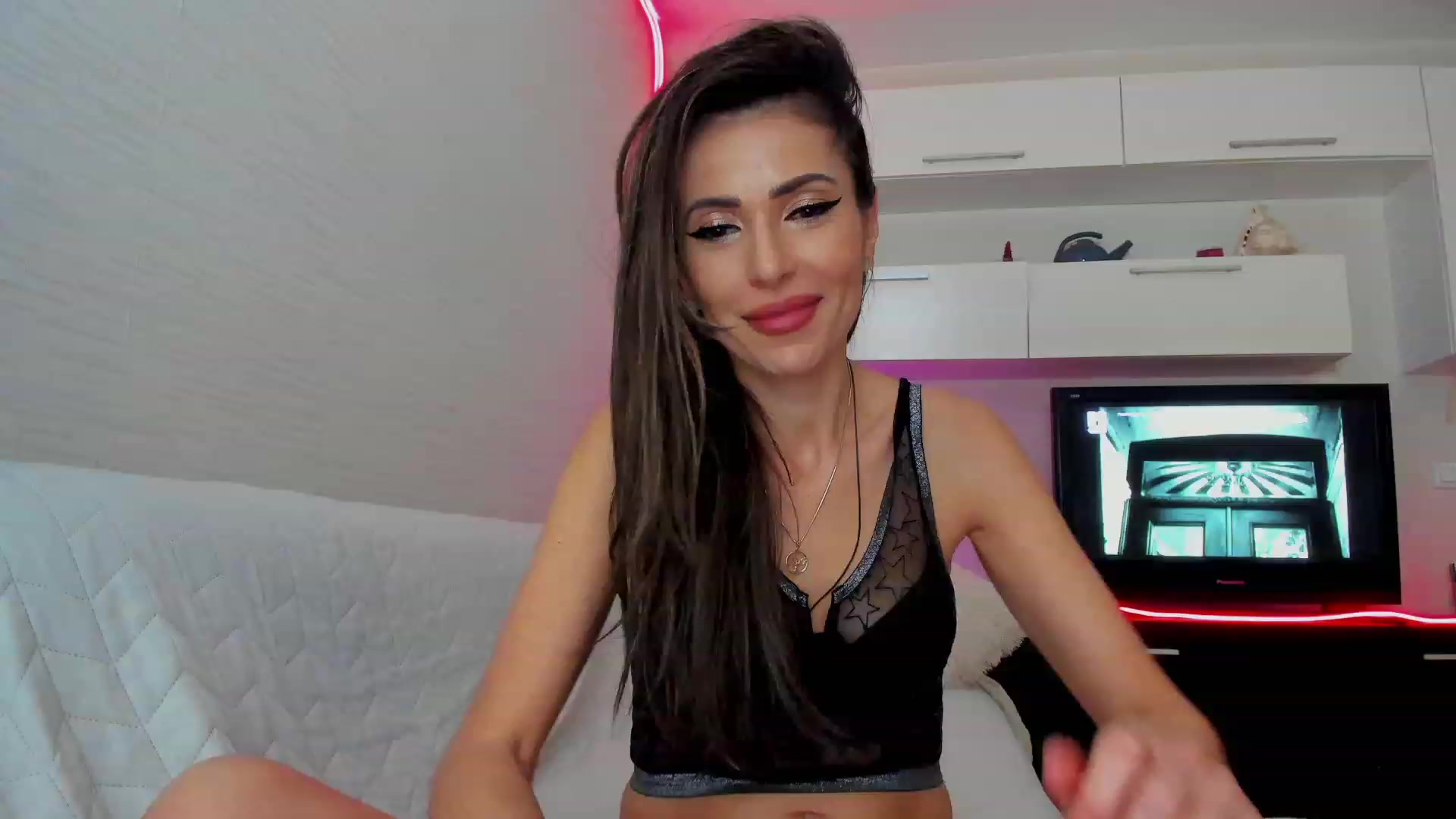Gallery image thumbnail from SmileyTinaa's myfreecams stream on, 03/22/2023, 01:07 image 4 of 20