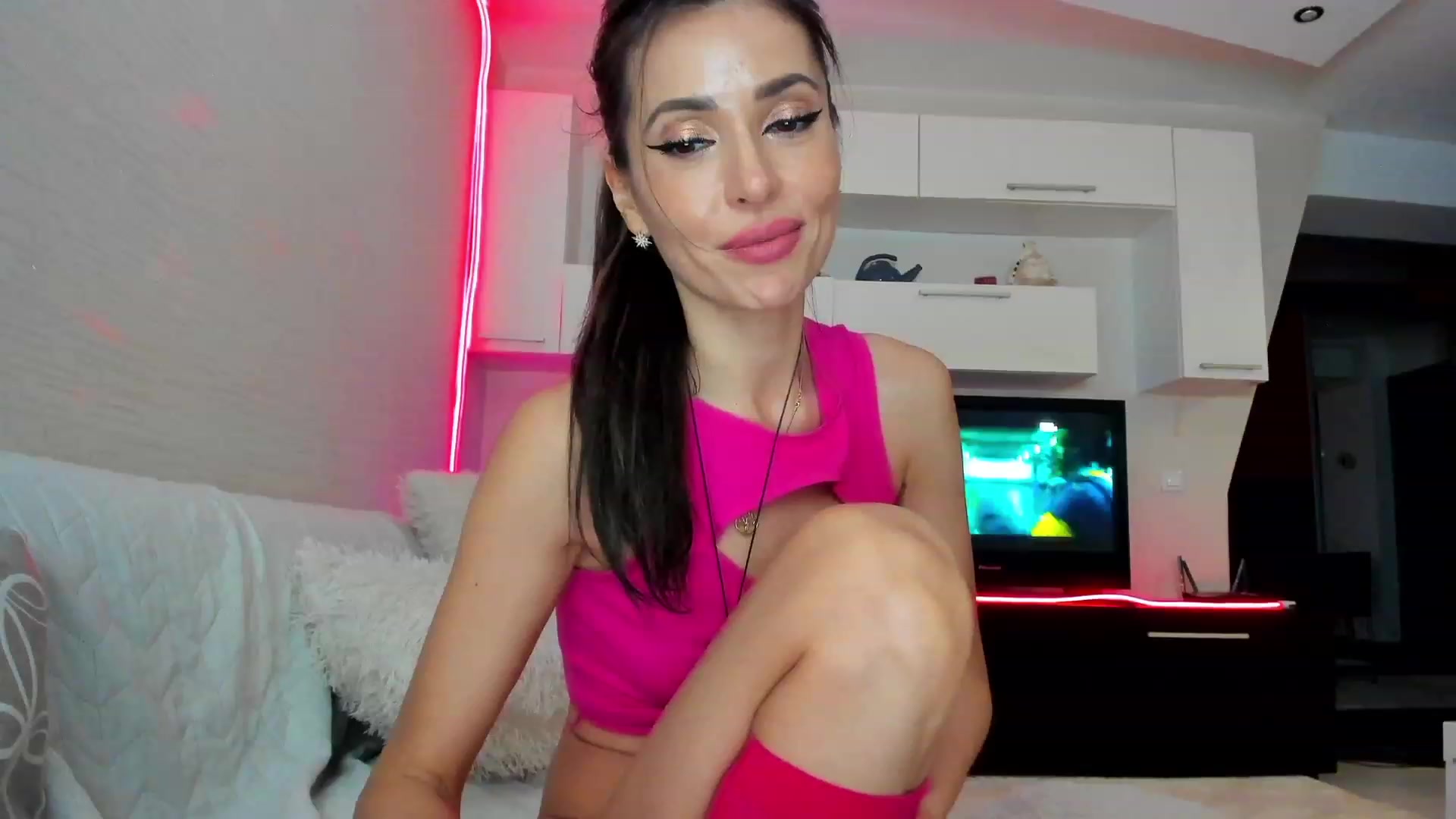 Gallery image thumbnail from SmileyTinaa's myfreecams stream on, 03/24/2023, 04:18 image 10 of 20