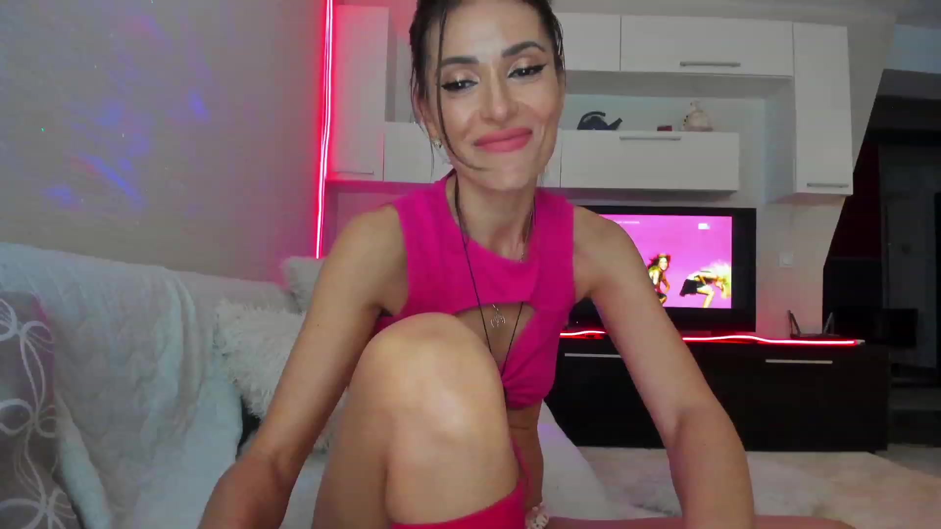 Gallery image thumbnail from SmileyTinaa's myfreecams stream on, 03/24/2023, 05:38 image 2 of 20