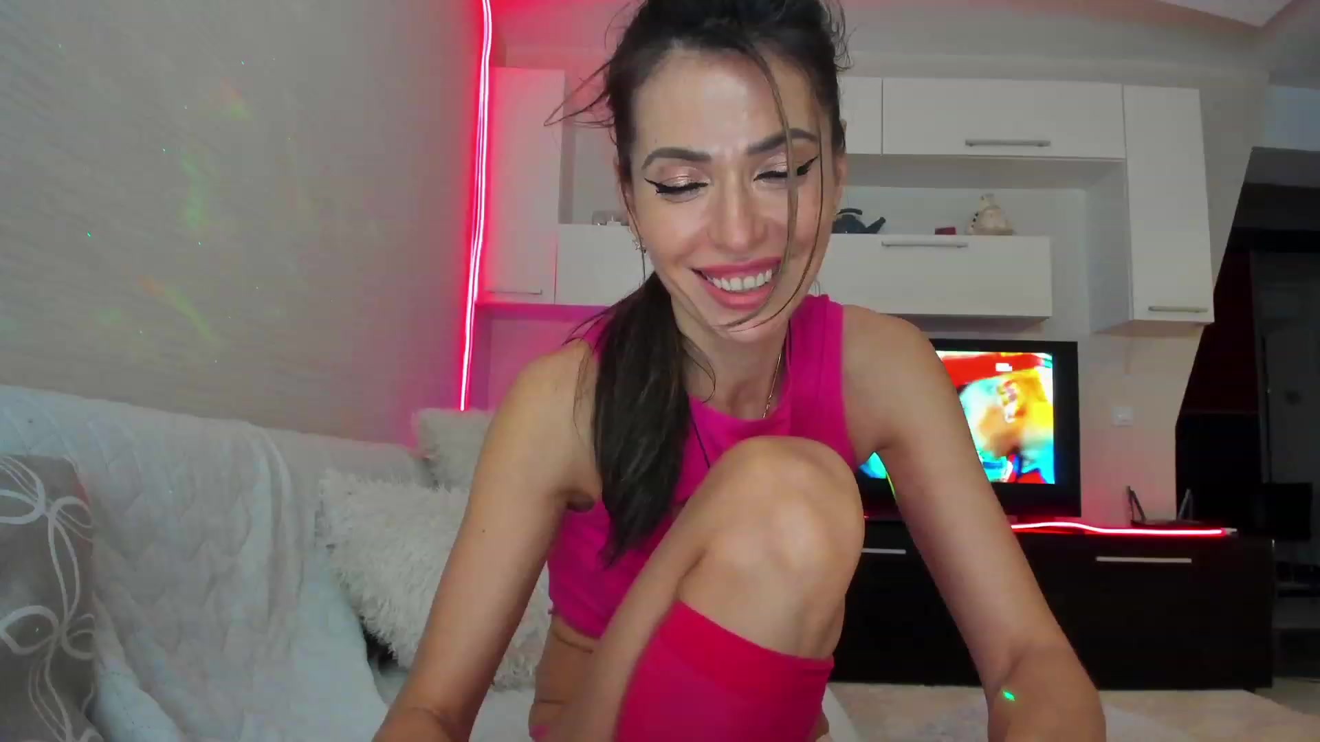 Gallery image thumbnail from SmileyTinaa's myfreecams stream on, 03/24/2023, 05:38 image 17 of 20
