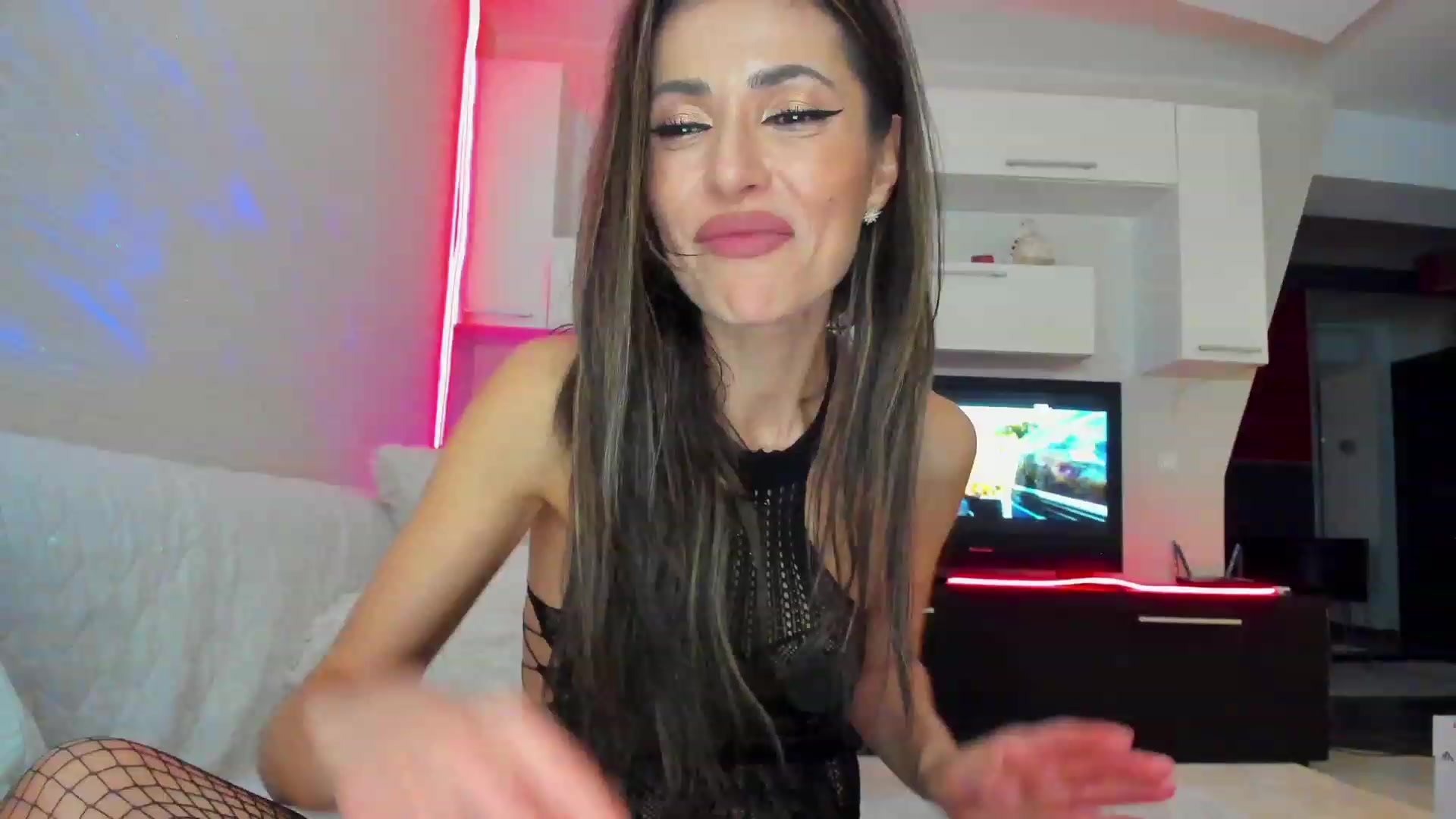 Gallery image thumbnail from SmileyTinaa's myfreecams stream on, 03/25/2023, 01:51 image 2 of 20