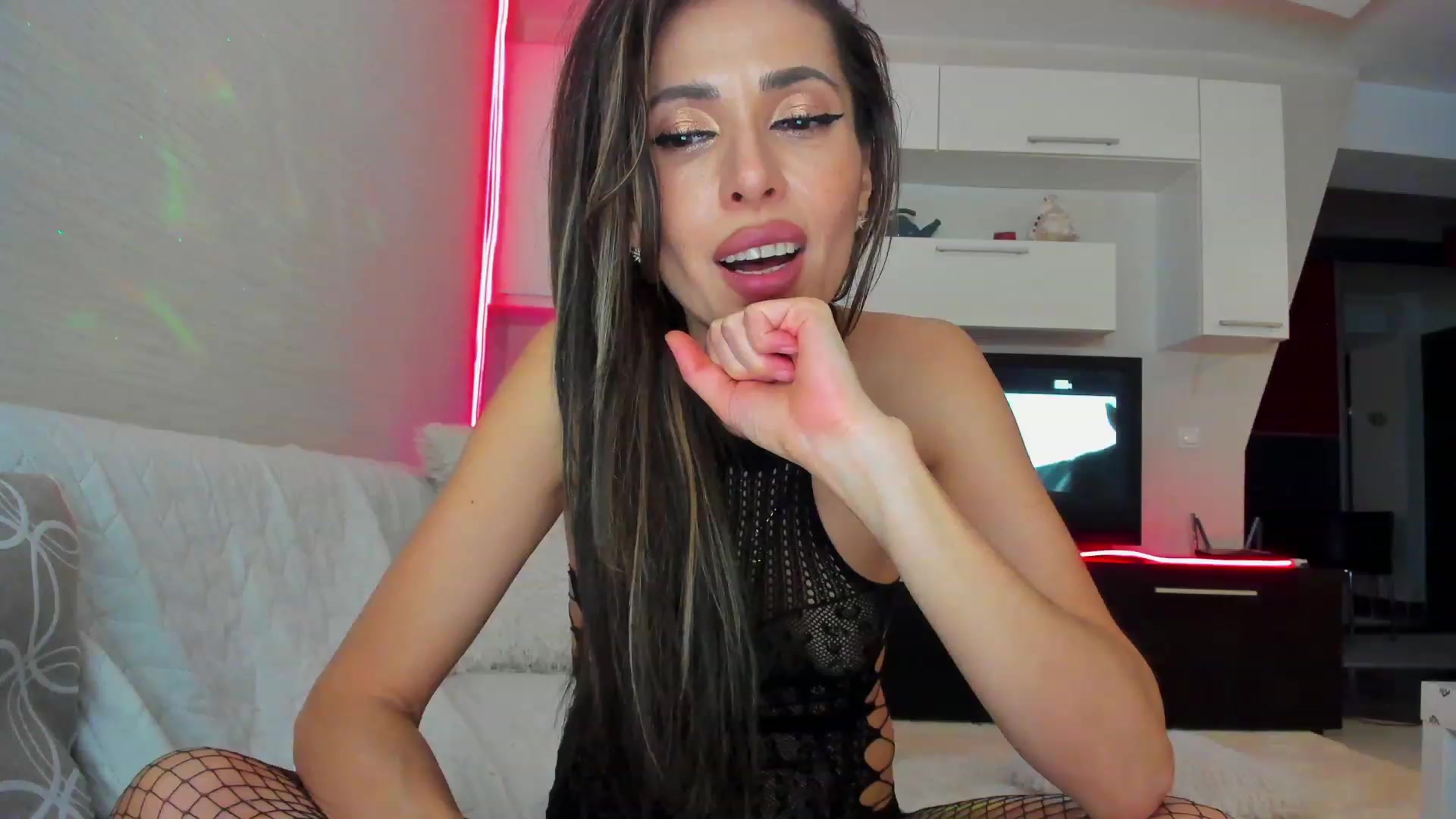 Gallery image thumbnail from SmileyTinaa's myfreecams stream on, 03/25/2023, 04:16 image 16 of 20