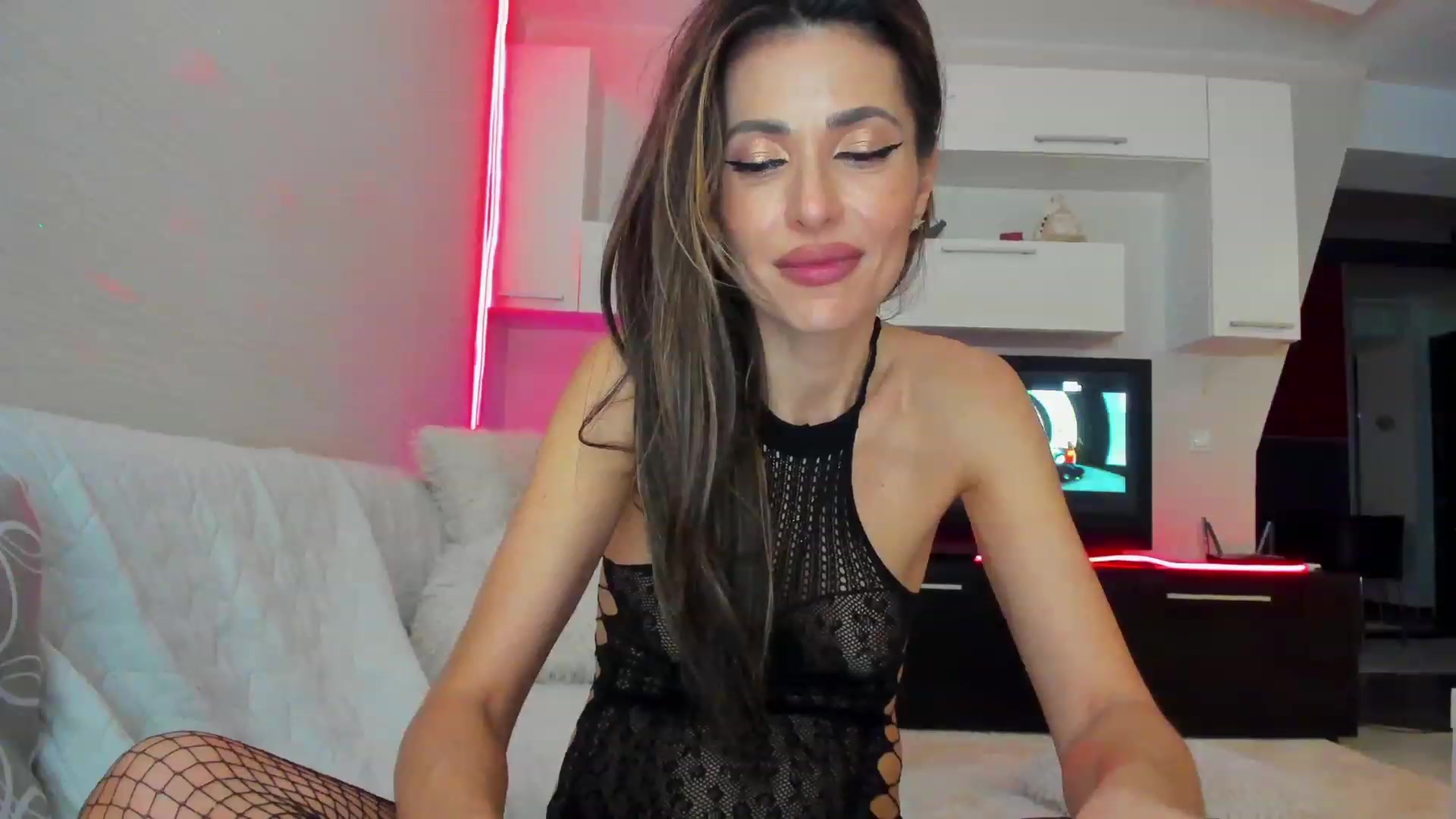 Gallery image thumbnail from SmileyTinaa's myfreecams stream on, 03/25/2023, 04:16 image 10 of 20
