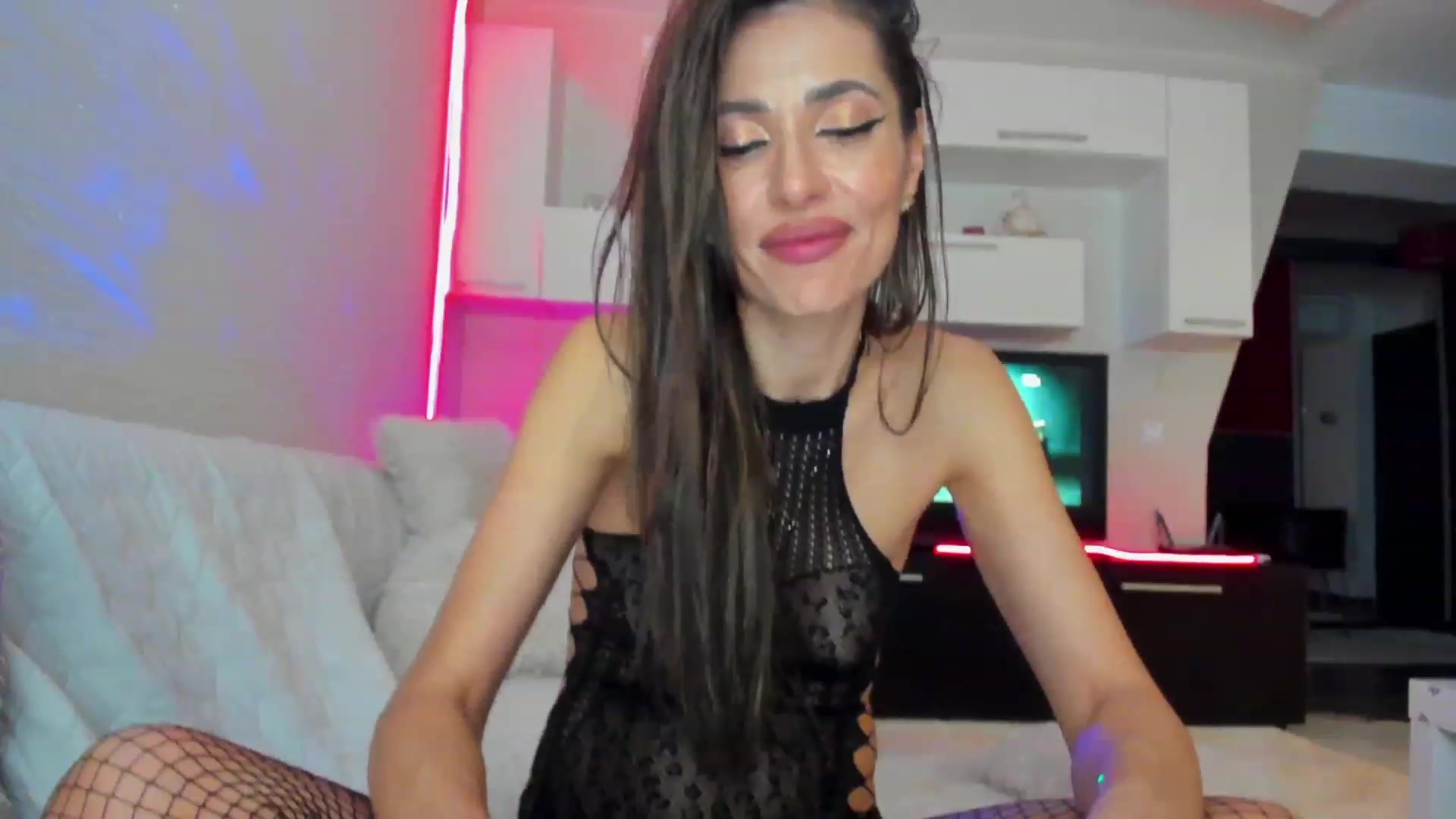 Gallery image thumbnail from SmileyTinaa's myfreecams stream on, 03/25/2023, 04:16 image 2 of 20