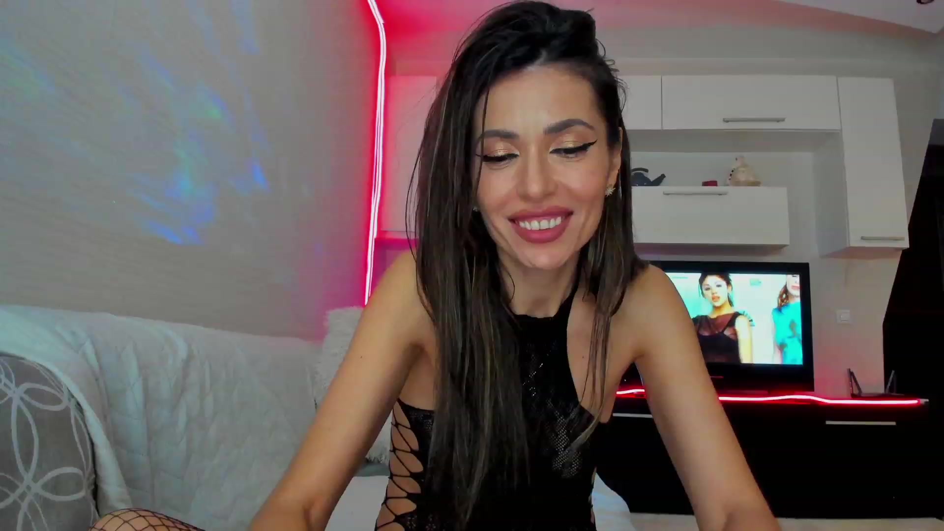 Gallery image thumbnail from SmileyTinaa's myfreecams stream on, 03/25/2023, 07:10 image 6 of 20