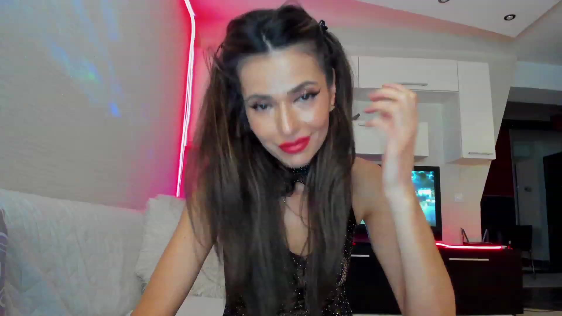Gallery image thumbnail from SmileyTinaa's myfreecams stream on, 03/28/2023, 24:08 image 4 of 20