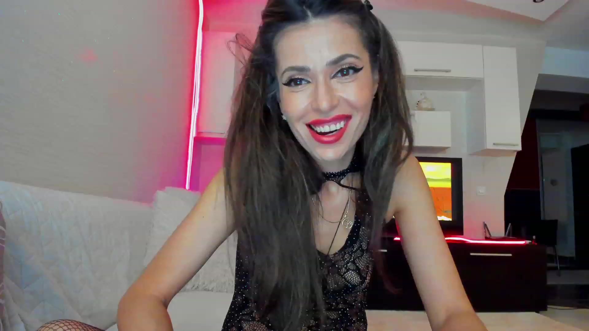 Gallery image thumbnail from SmileyTinaa's myfreecams stream on, 03/28/2023, 24:08 image 6 of 20