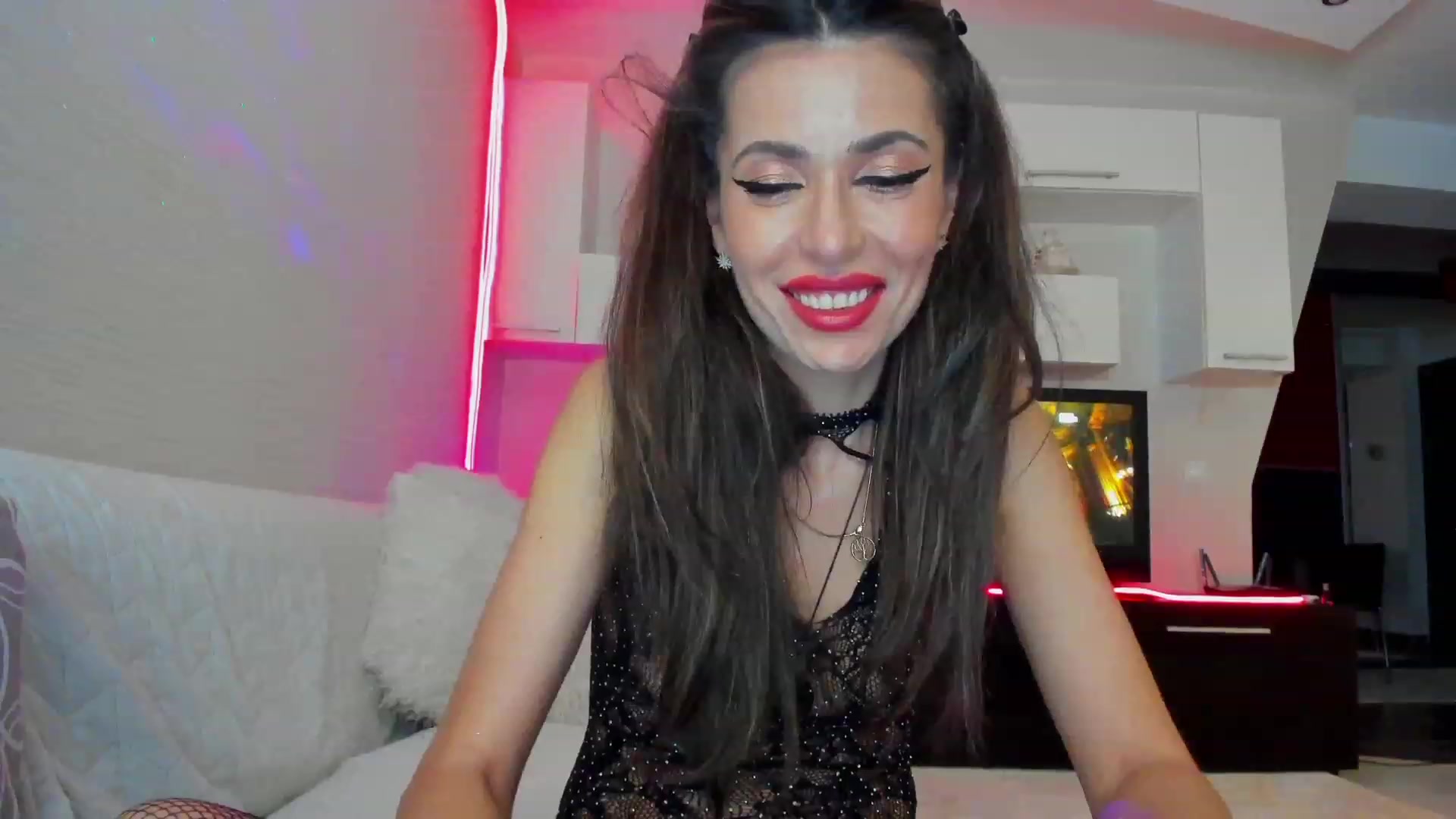 Gallery image thumbnail from SmileyTinaa's myfreecams stream on, 03/28/2023, 24:08 image 7 of 20